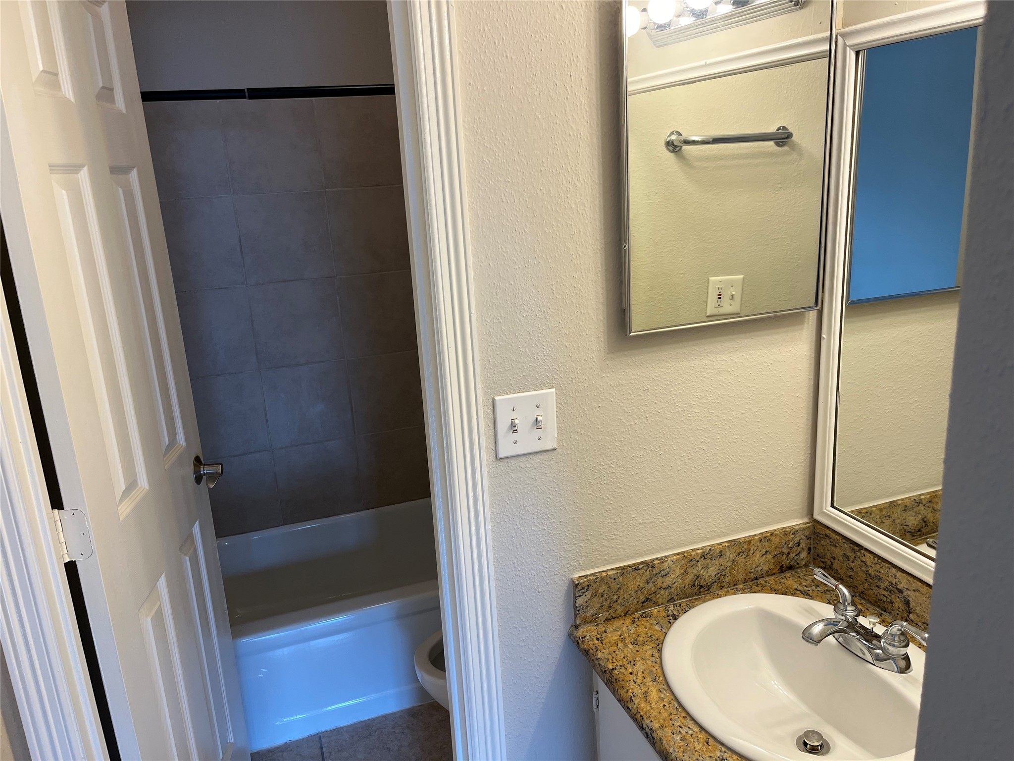 260 El Dorado Boulevard, #805, Houston, TX 77598