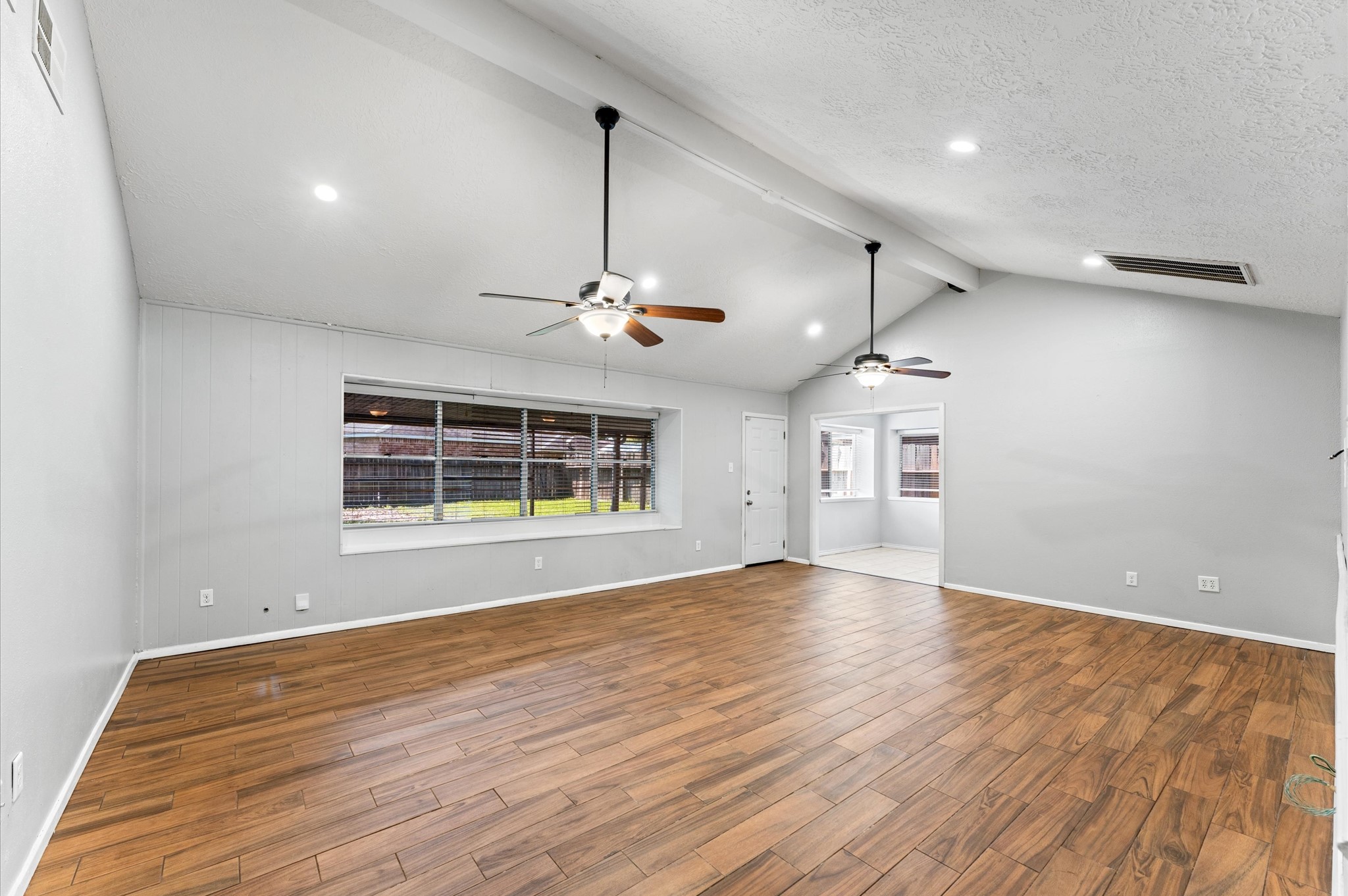 Same view of the living/dining room without furniture. Same view of the living/dining room without furniture.