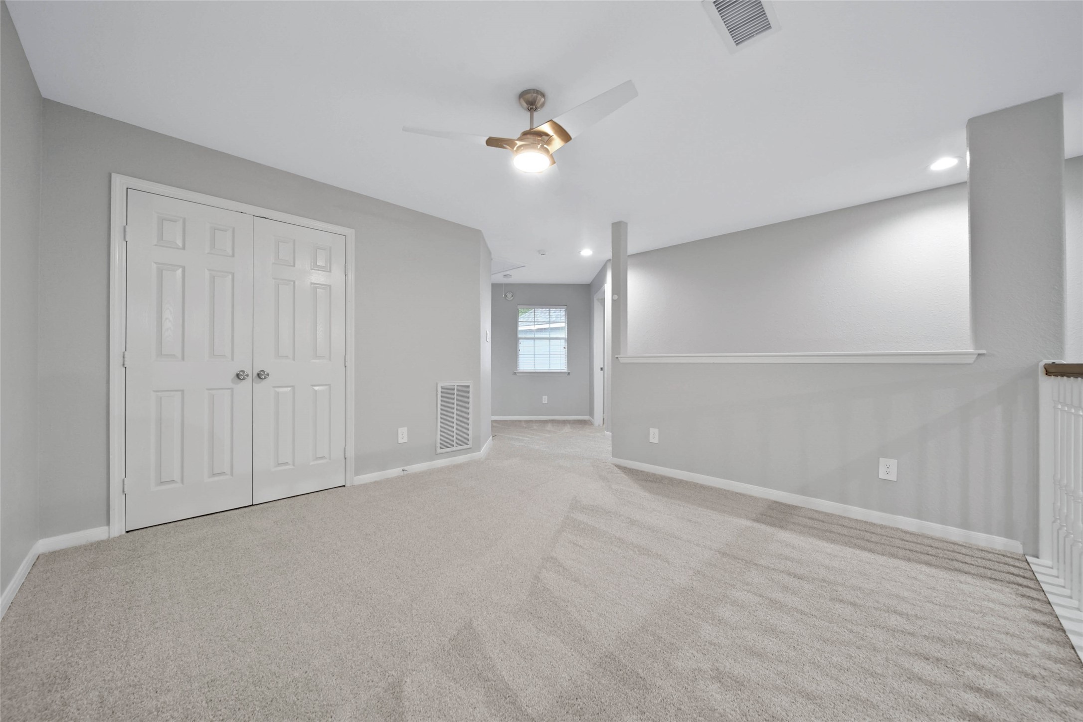 38 W Greenhill Terrace Place, Spring, TX 77382