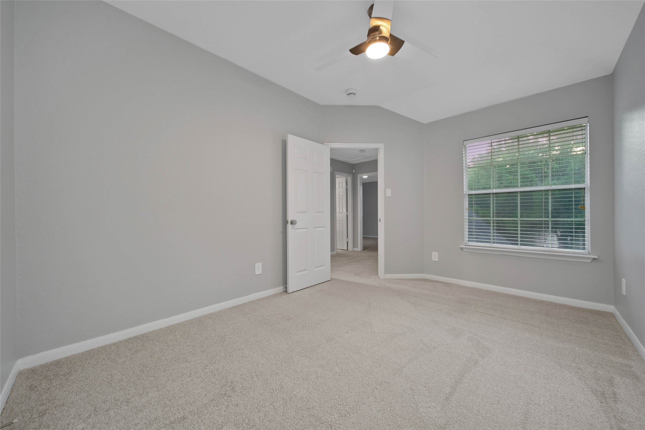 38 W Greenhill Terrace Place, Spring, TX 77382