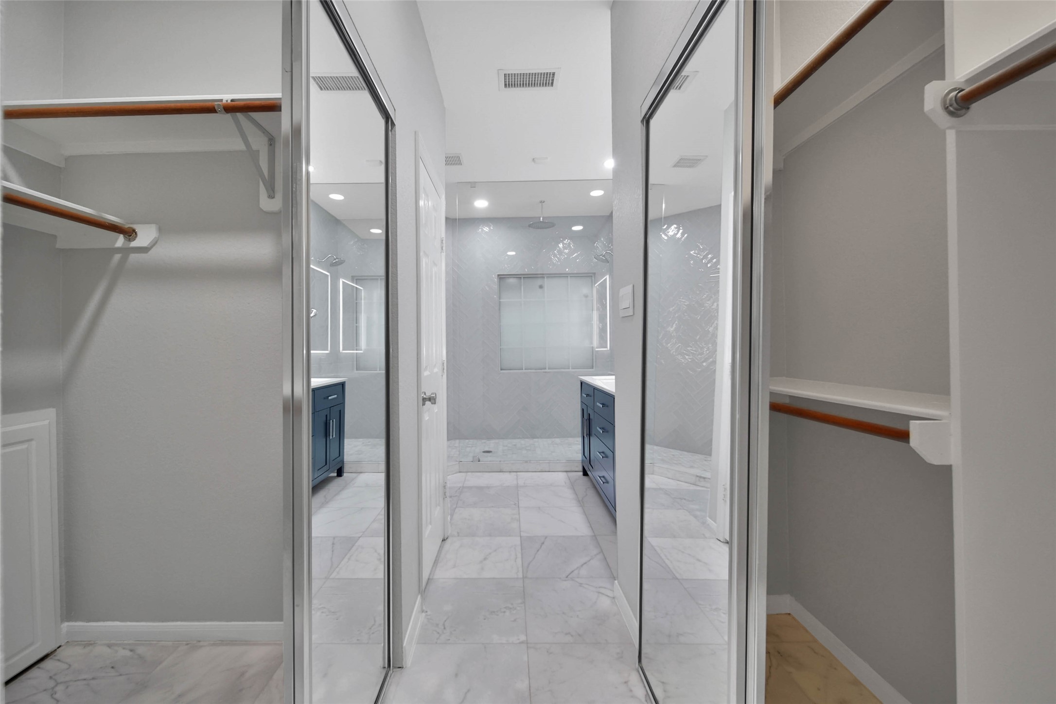 38 W Greenhill Terrace Place, Spring, TX 77382