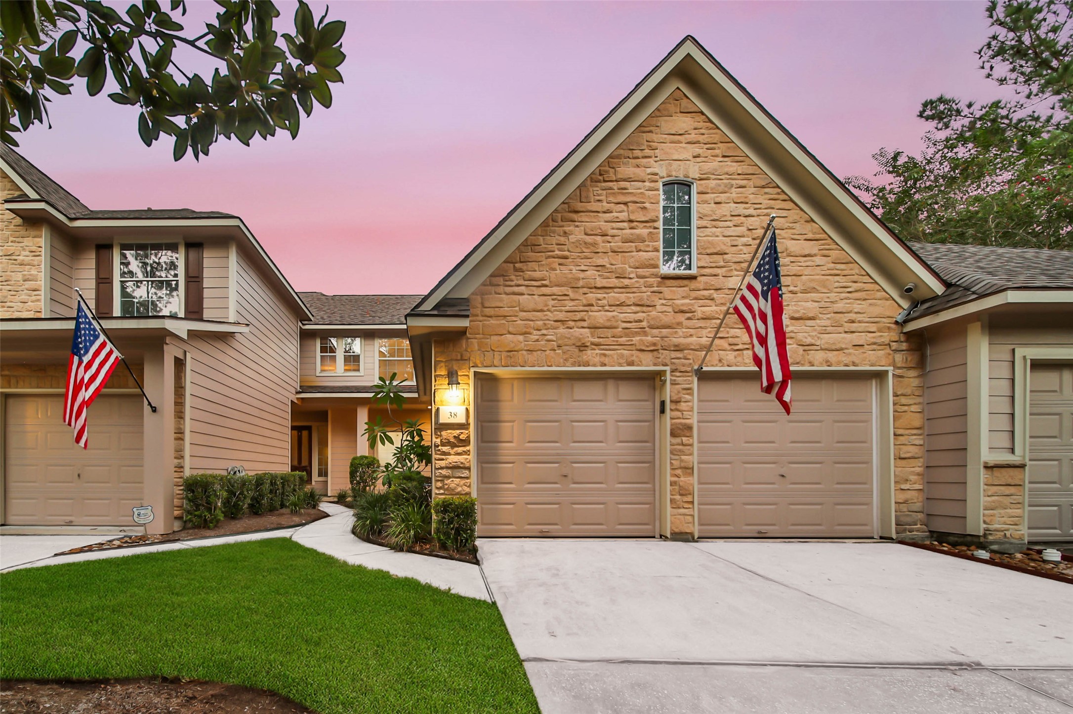 38 W Greenhill Terrace Place, Spring, TX 77382