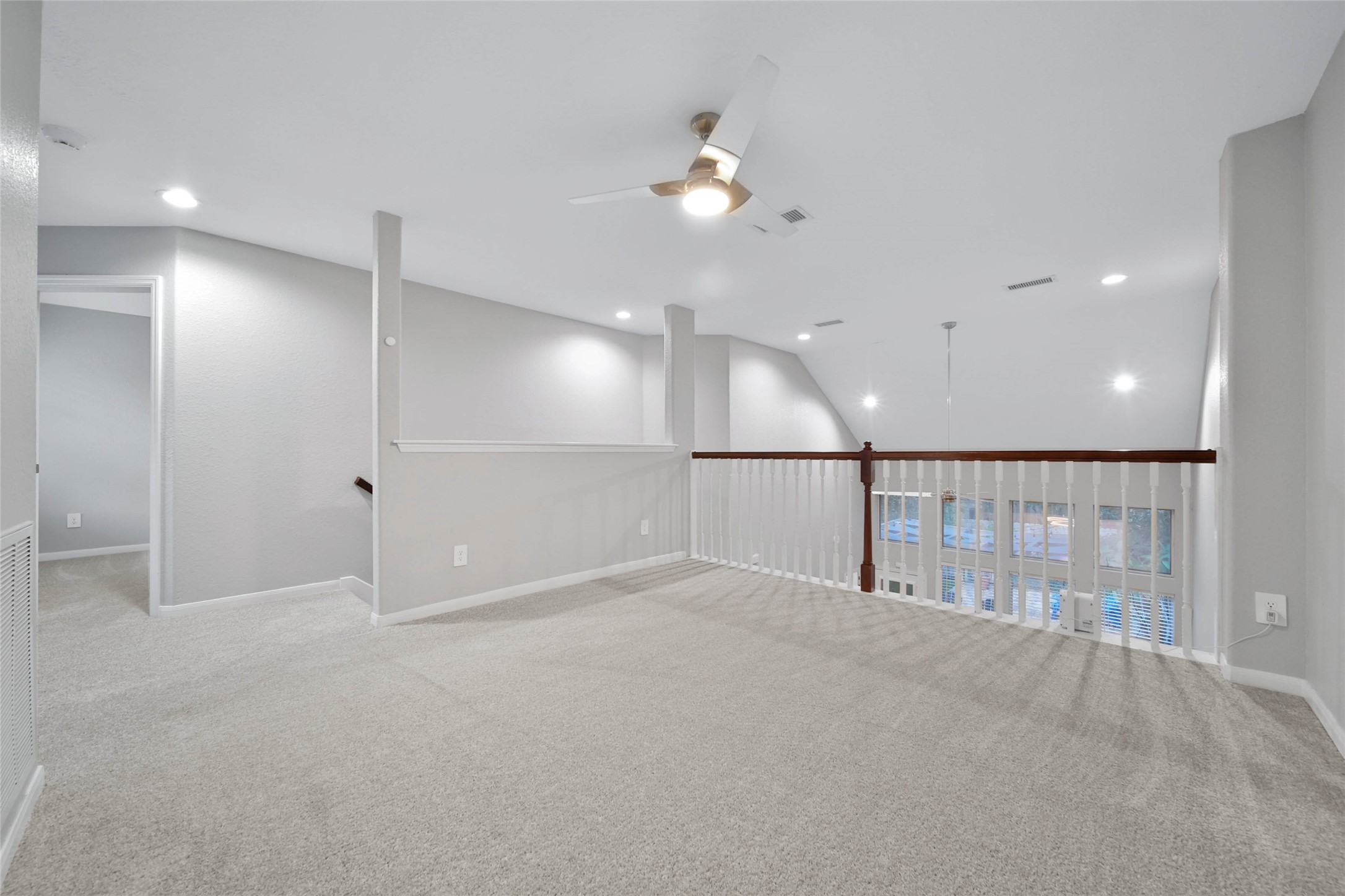 38 W Greenhill Terrace Place, Spring, TX 77382