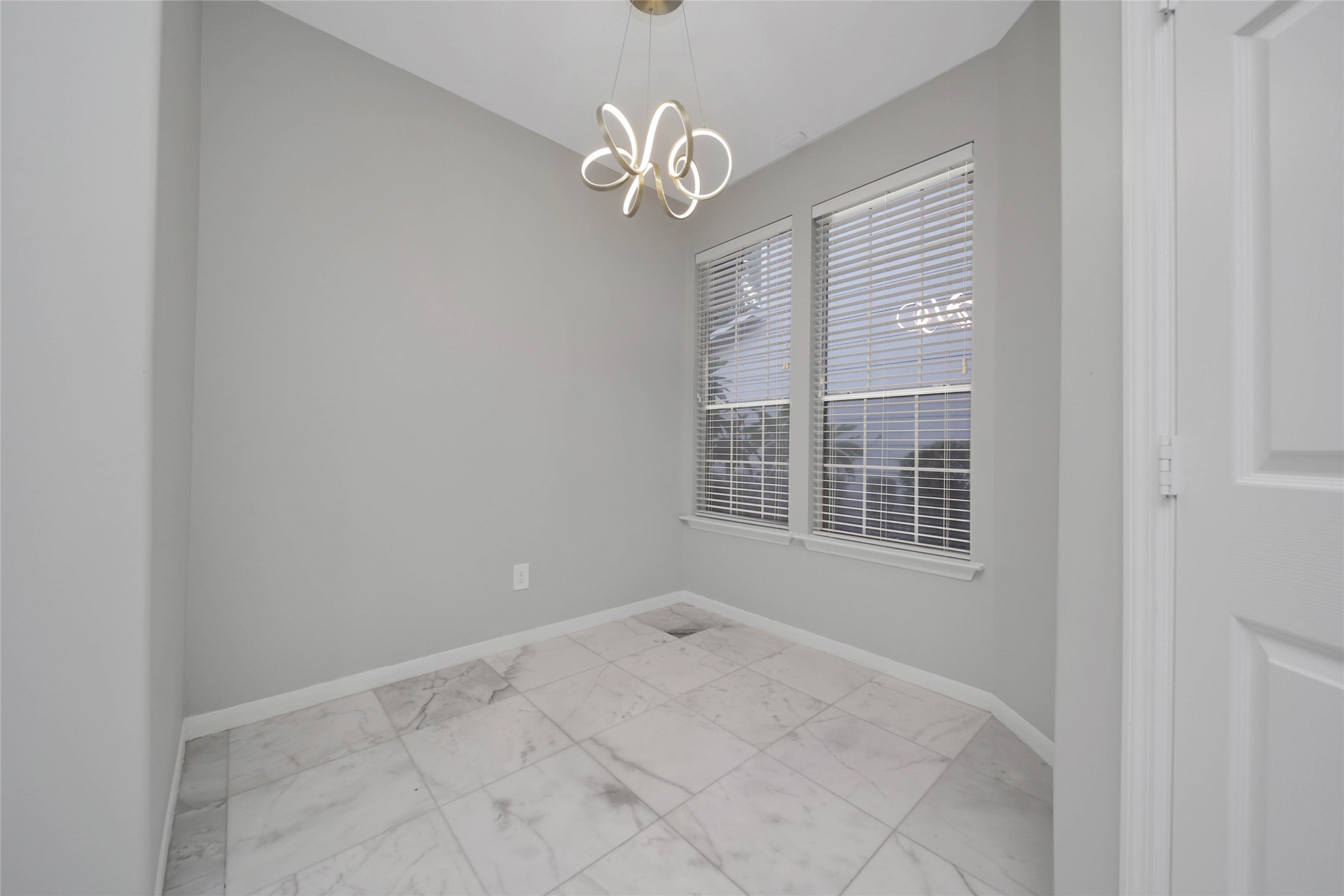 38 W Greenhill Terrace Place, Spring, TX 77382