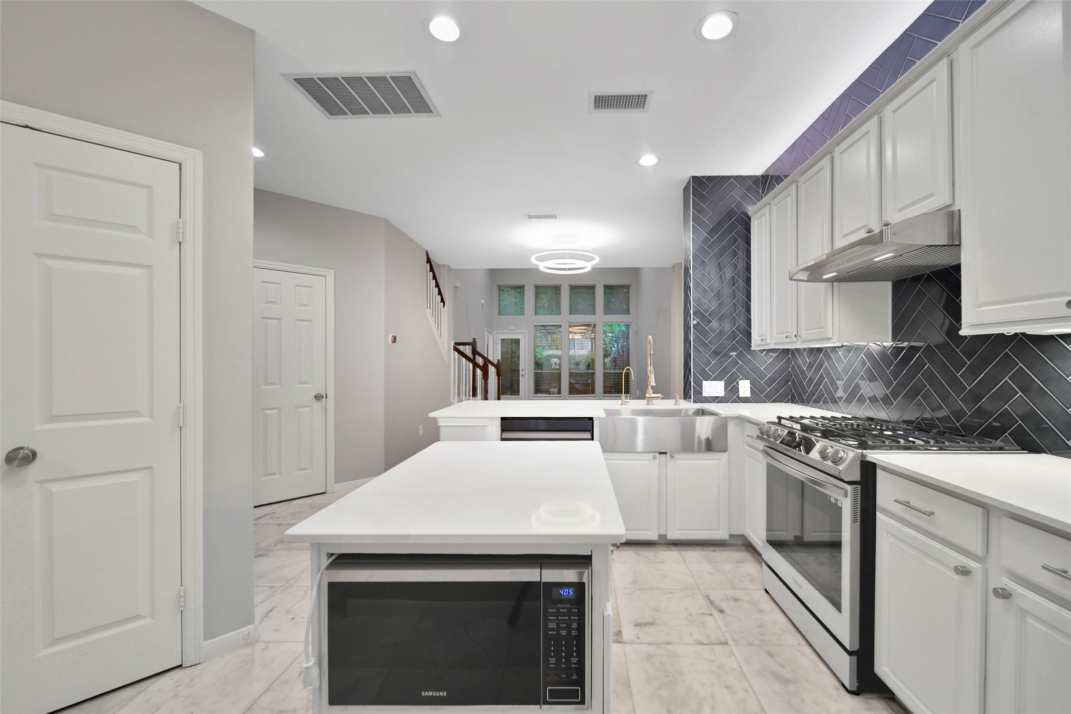 38 W Greenhill Terrace Place, Spring, TX 77382