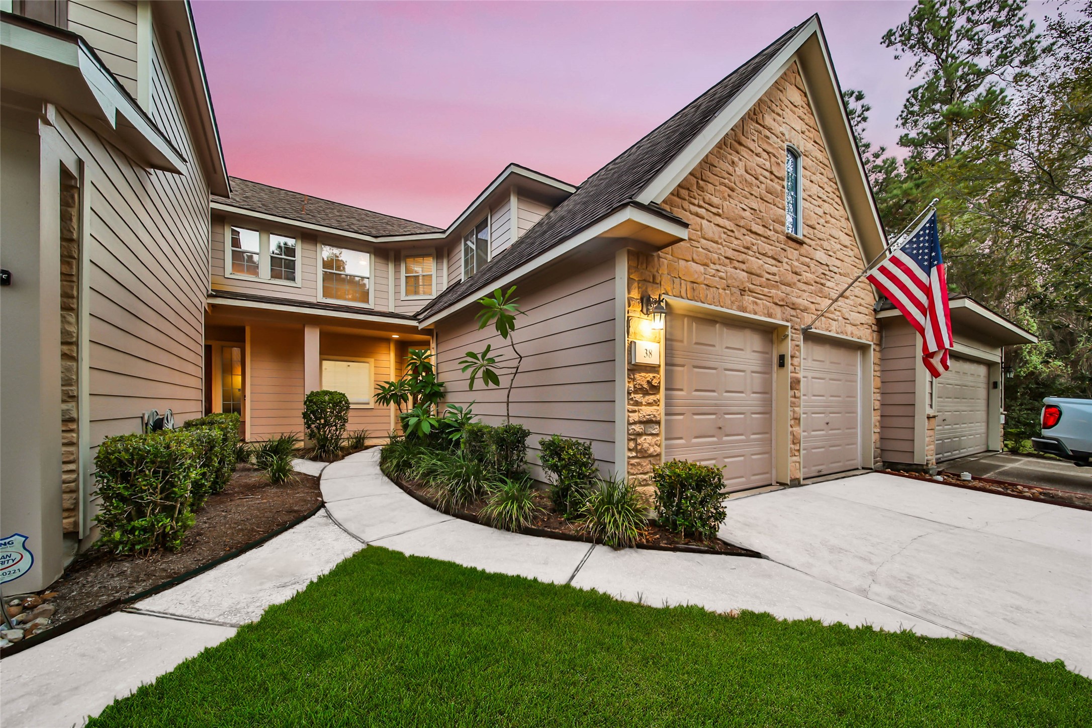 38 W Greenhill Terrace Place, Spring, TX 77382