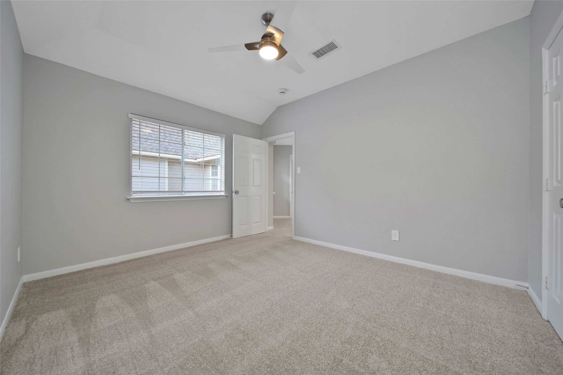 38 W Greenhill Terrace Place, Spring, TX 77382