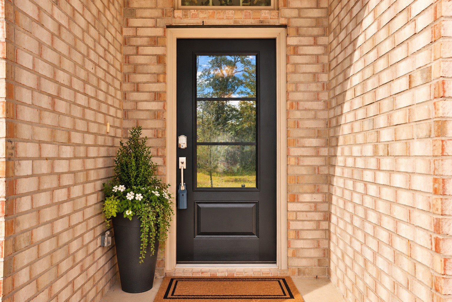 Virtually Staged Entry.