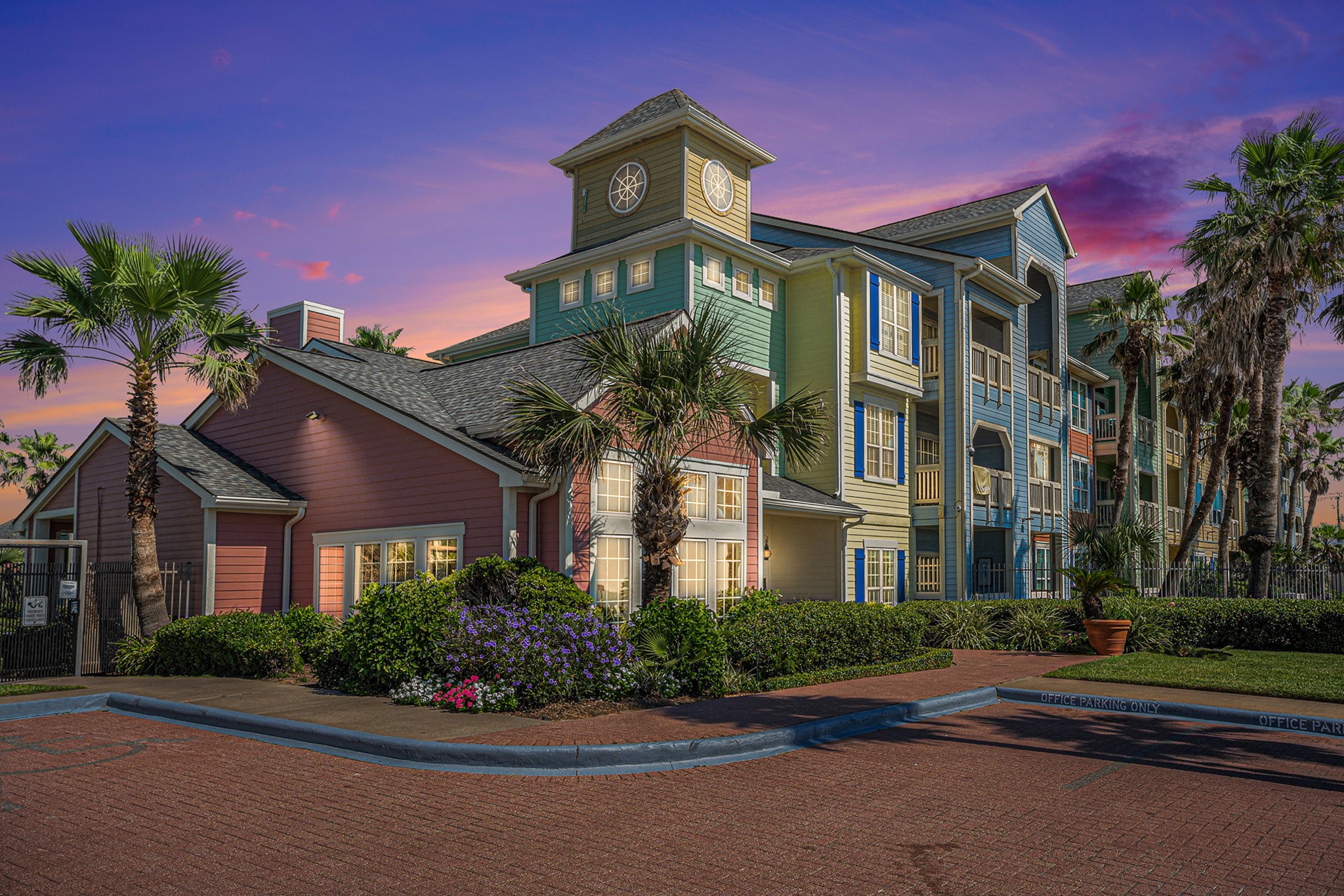 Welcome to The Dawn... a tropical oasis resort-style property located on Galveston's famous Seawall Boulevard. Welcome to The Dawn... a tropical oasis resort-style property located on Galveston's famous Seawall Boulevard.