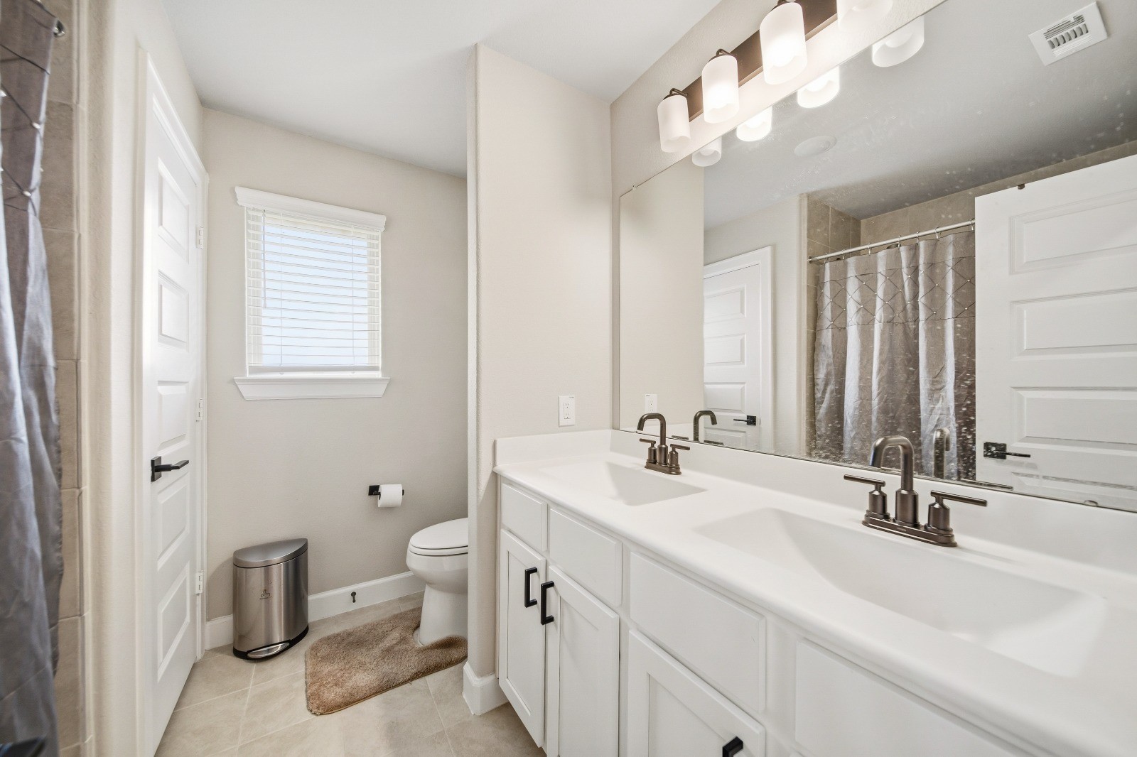 702 Hooks Trail, League City, TX 77573
