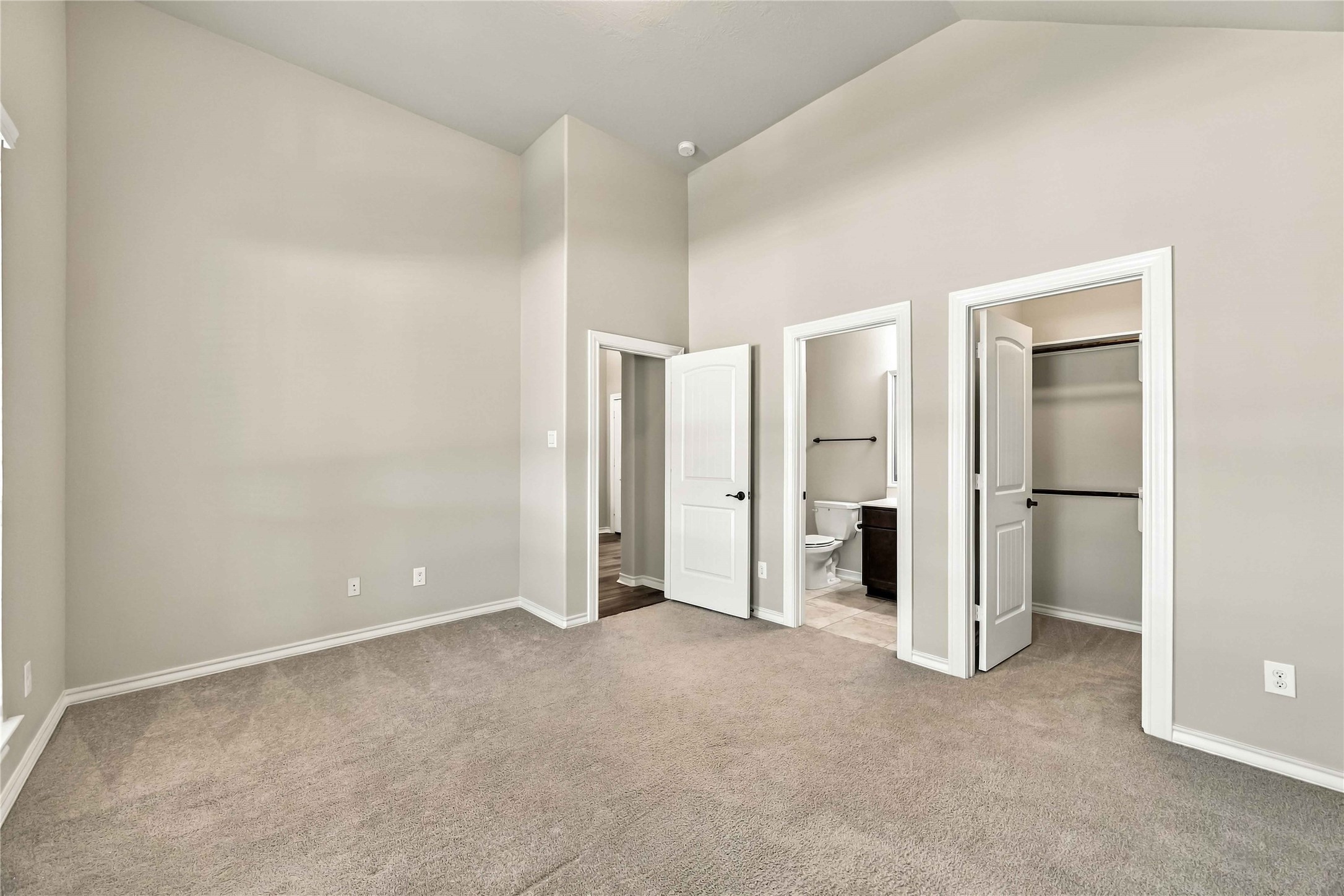 2nd Bedroom with ensuite bathroom