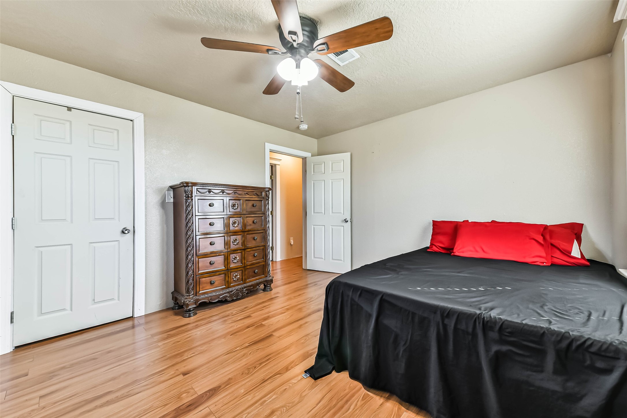 20006 Sanchez Road, Alvin, TX 77511
