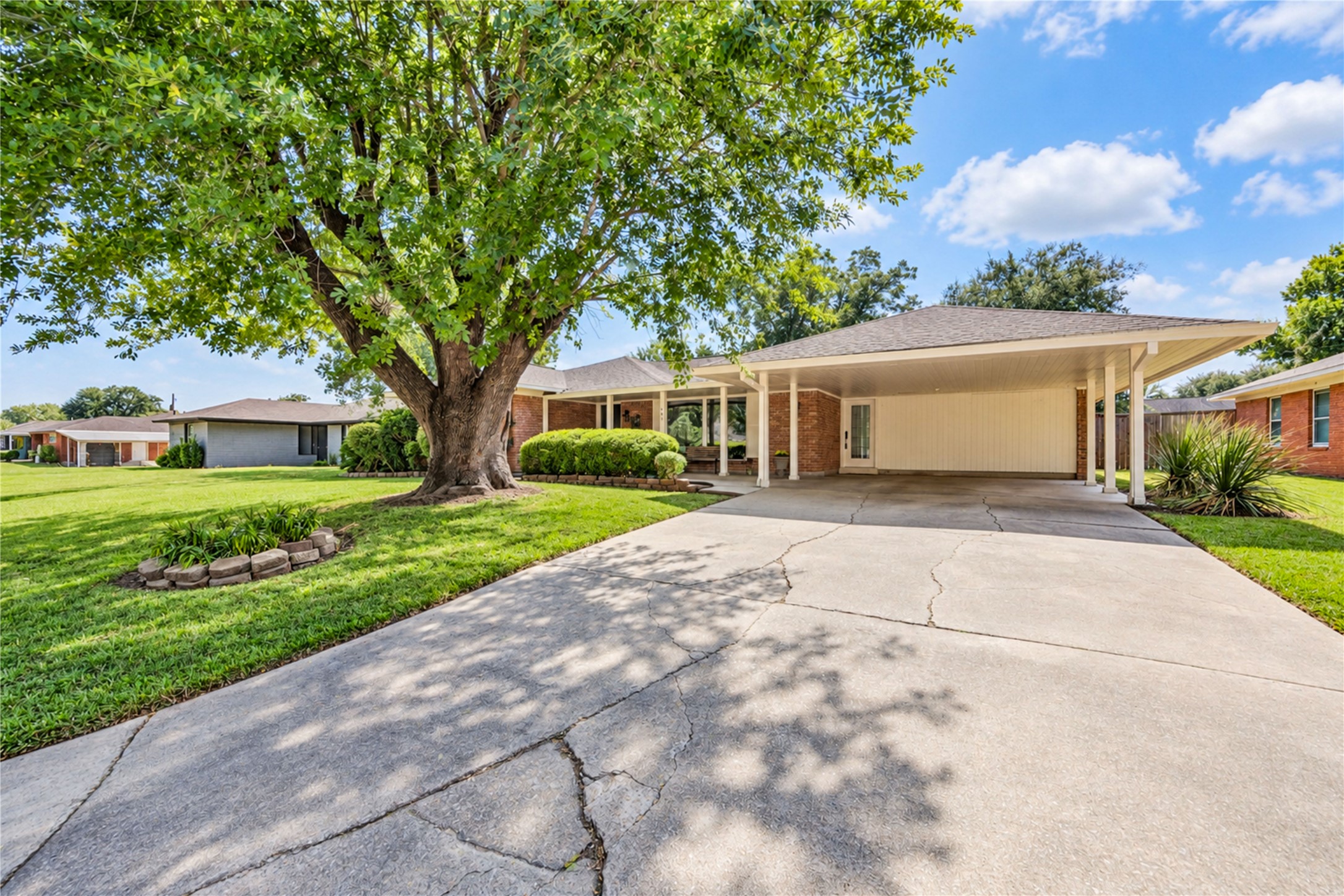 703 Oriole Lane, Pasadena, TX 77502