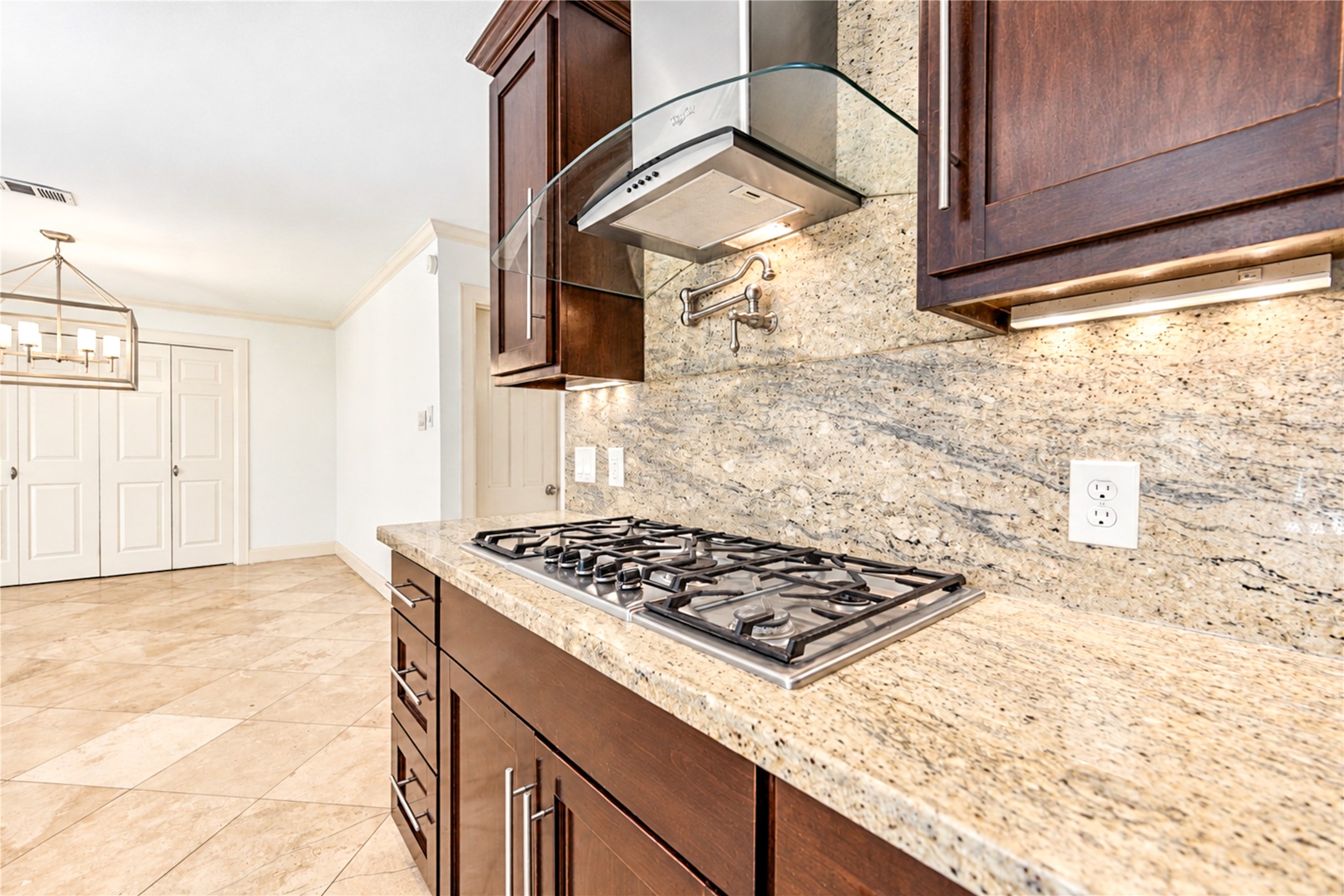 703 Oriole Lane, Pasadena, TX 77502