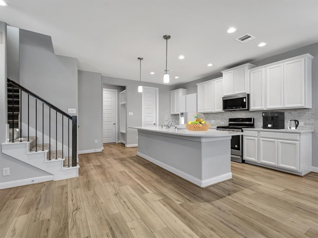 9828 Rugged Oaks Drive, Houston, TX 77080