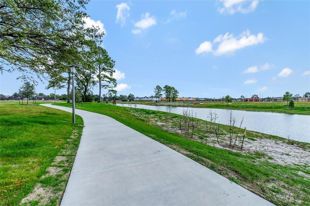 9828 Rugged Oaks Drive, Houston, TX 77080