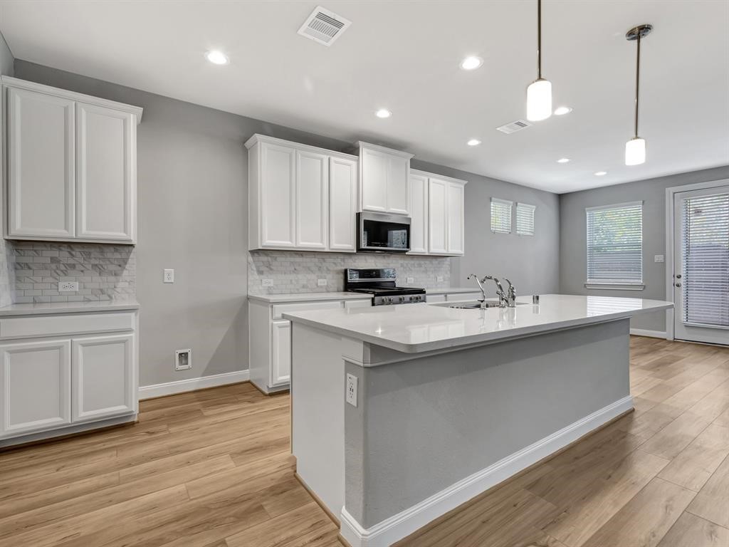 9828 Rugged Oaks Drive, Houston, TX 77080