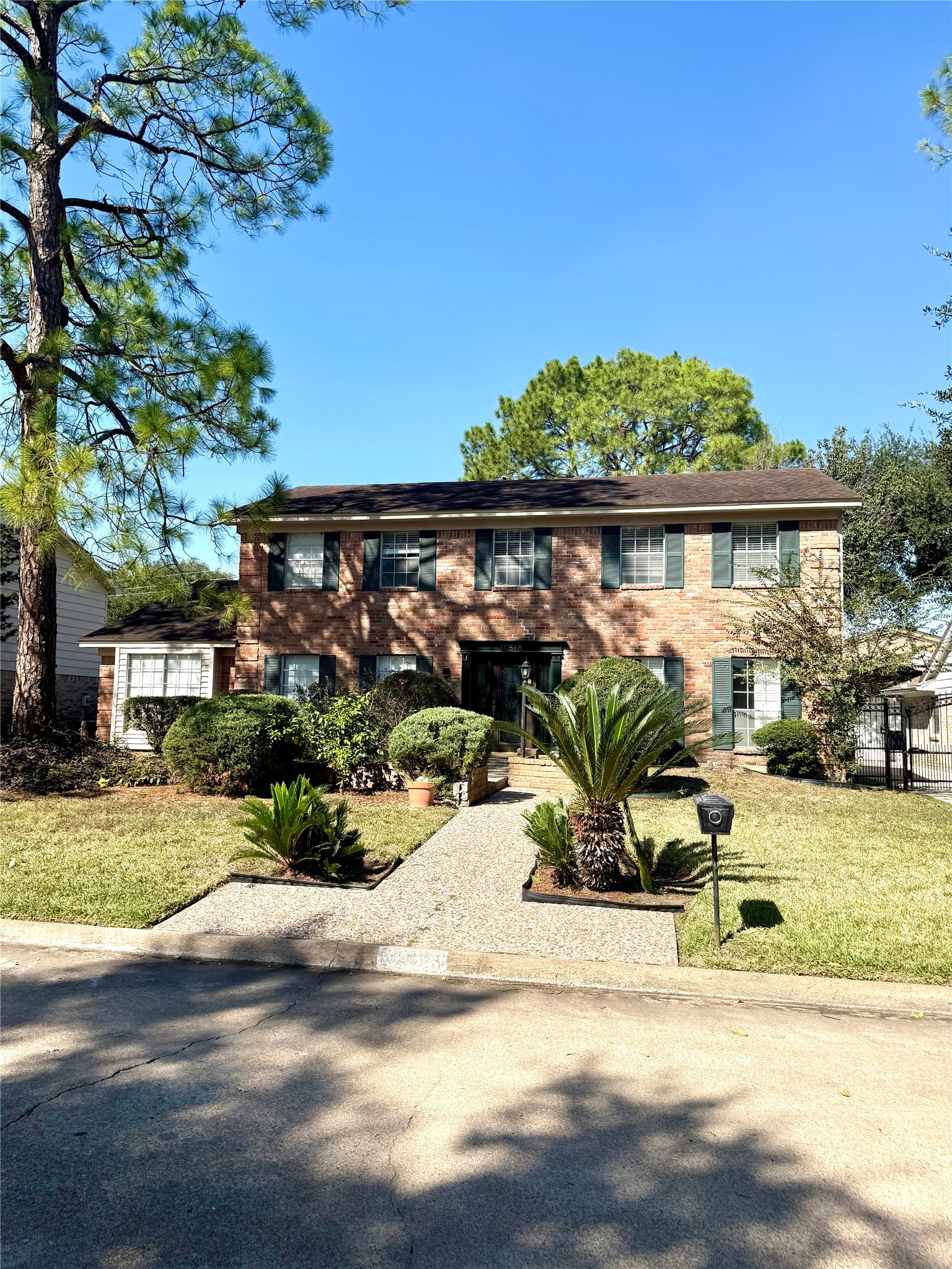 10818 Chevy Chase Drive, Houston, TX 77042