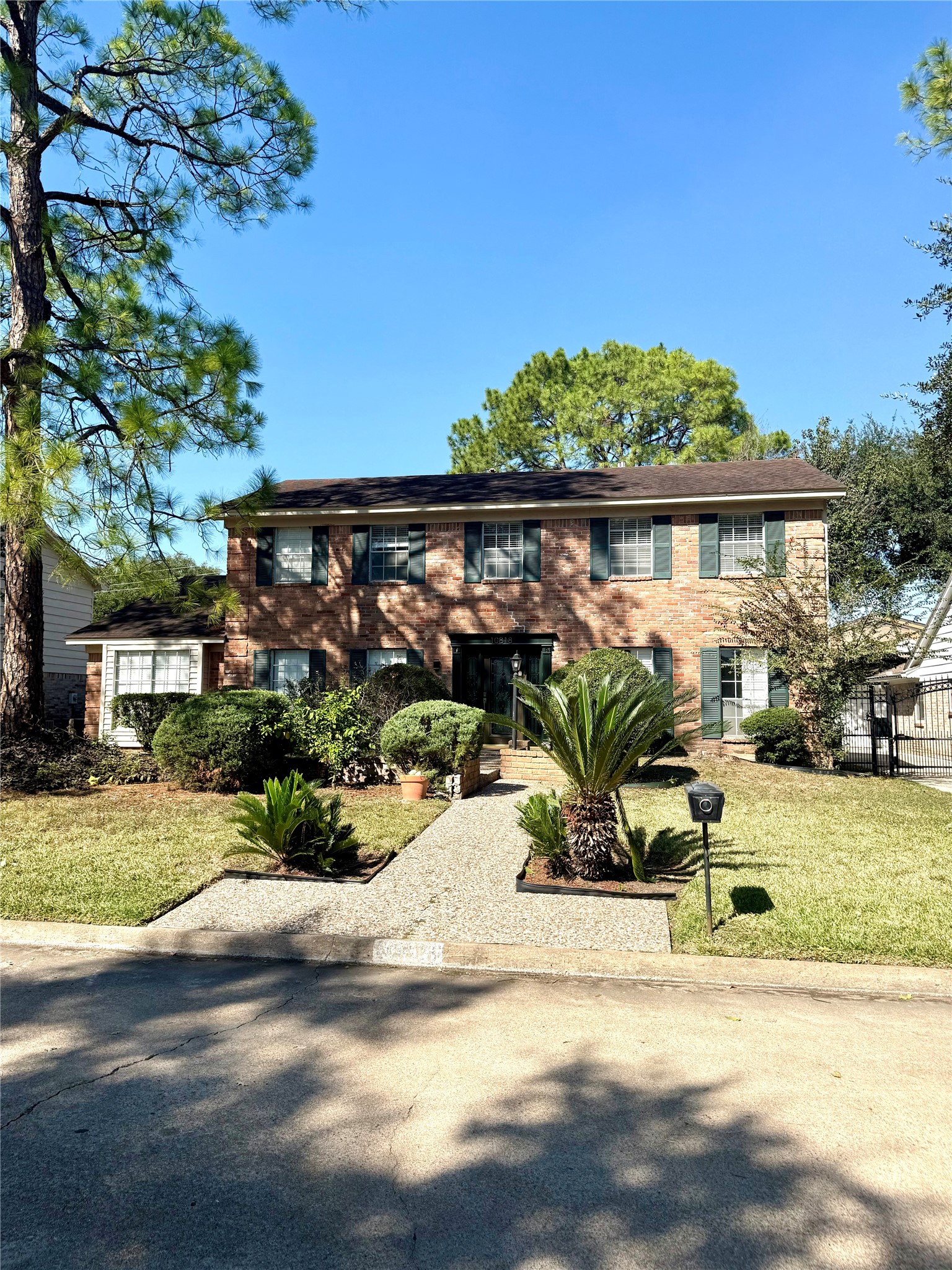 10818 Chevy Chase Drive, Houston, TX 77042
