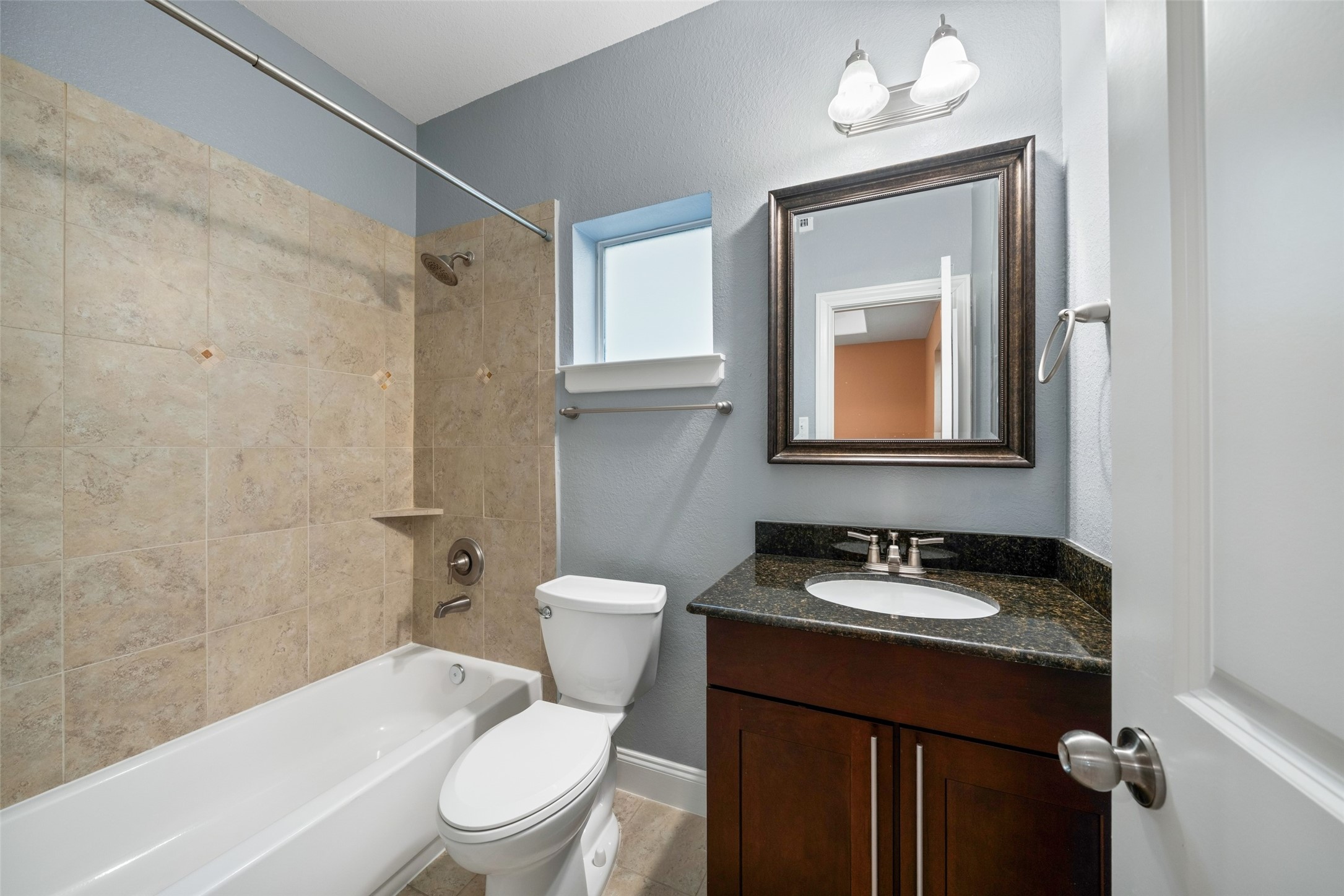 Secondary Bathroom (first floor)