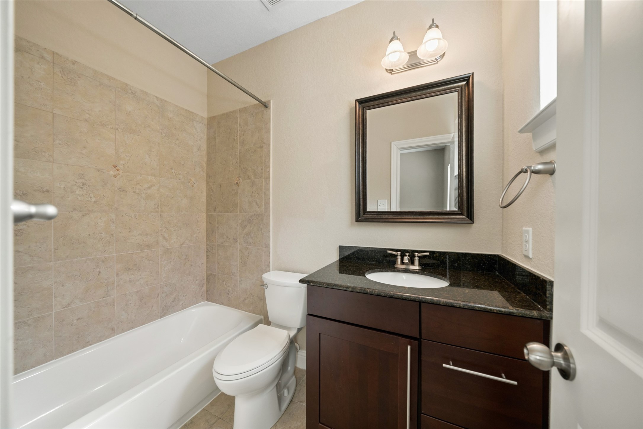 Secondary Bathroom (third floor)