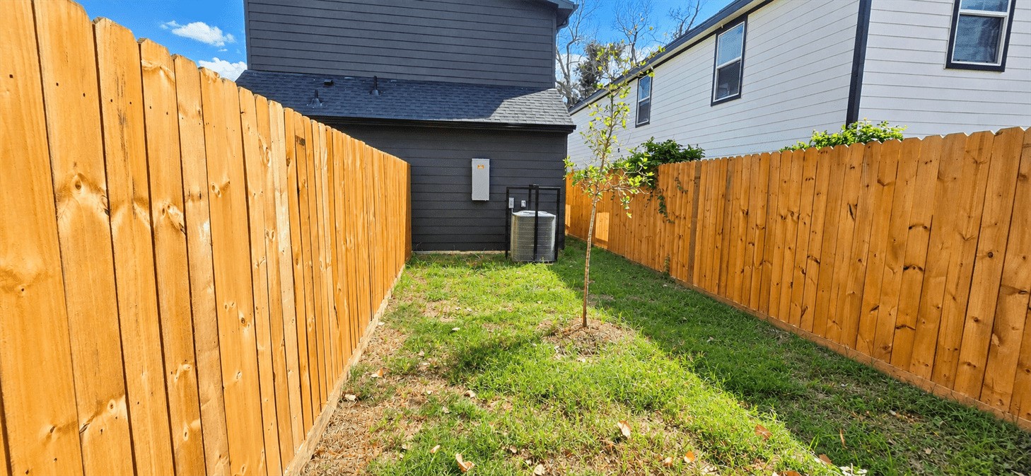 1052 North Ln Unit B, Houston, TX 77088