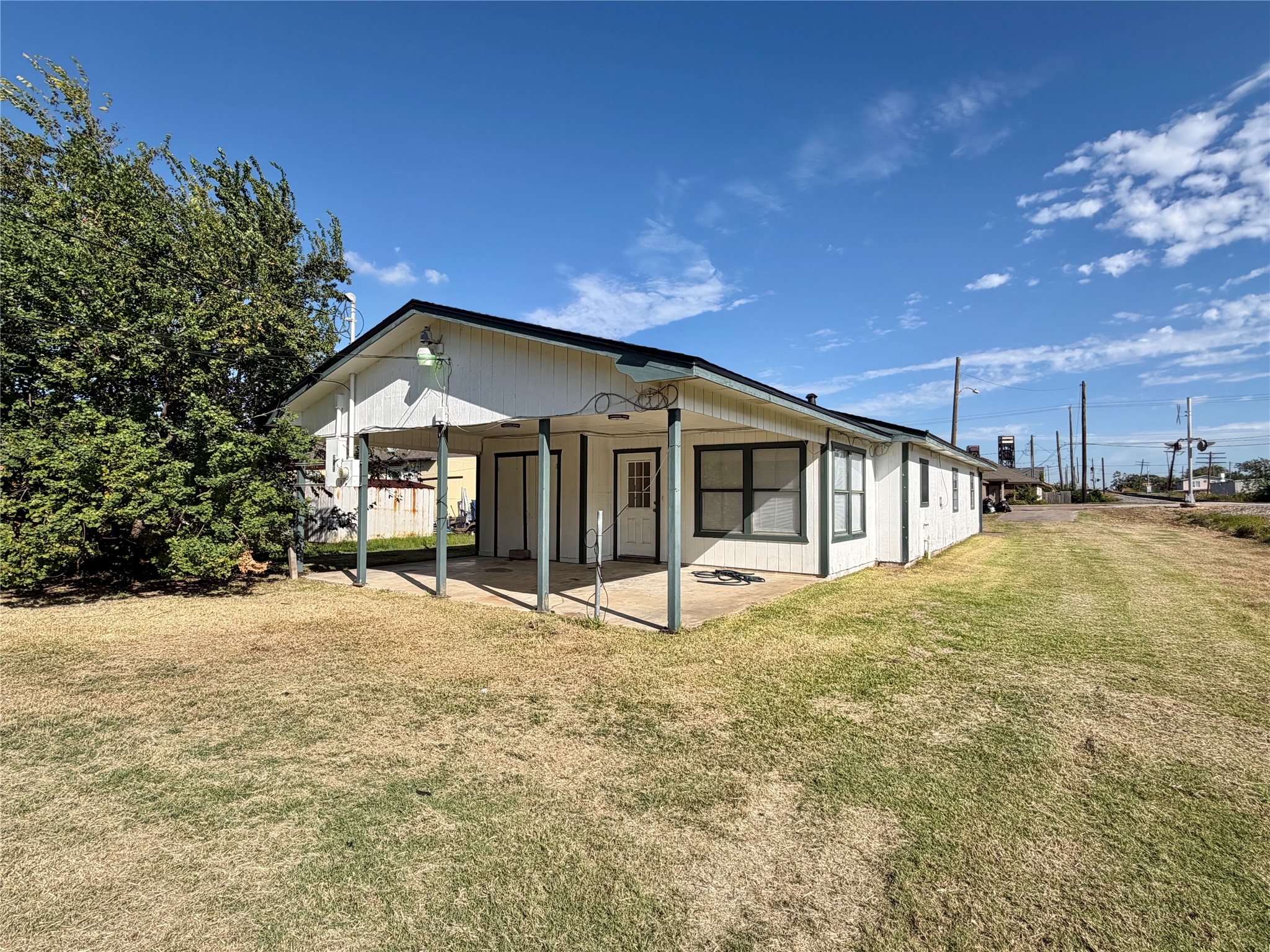 703 W 4th Street, Freeport, TX 77541