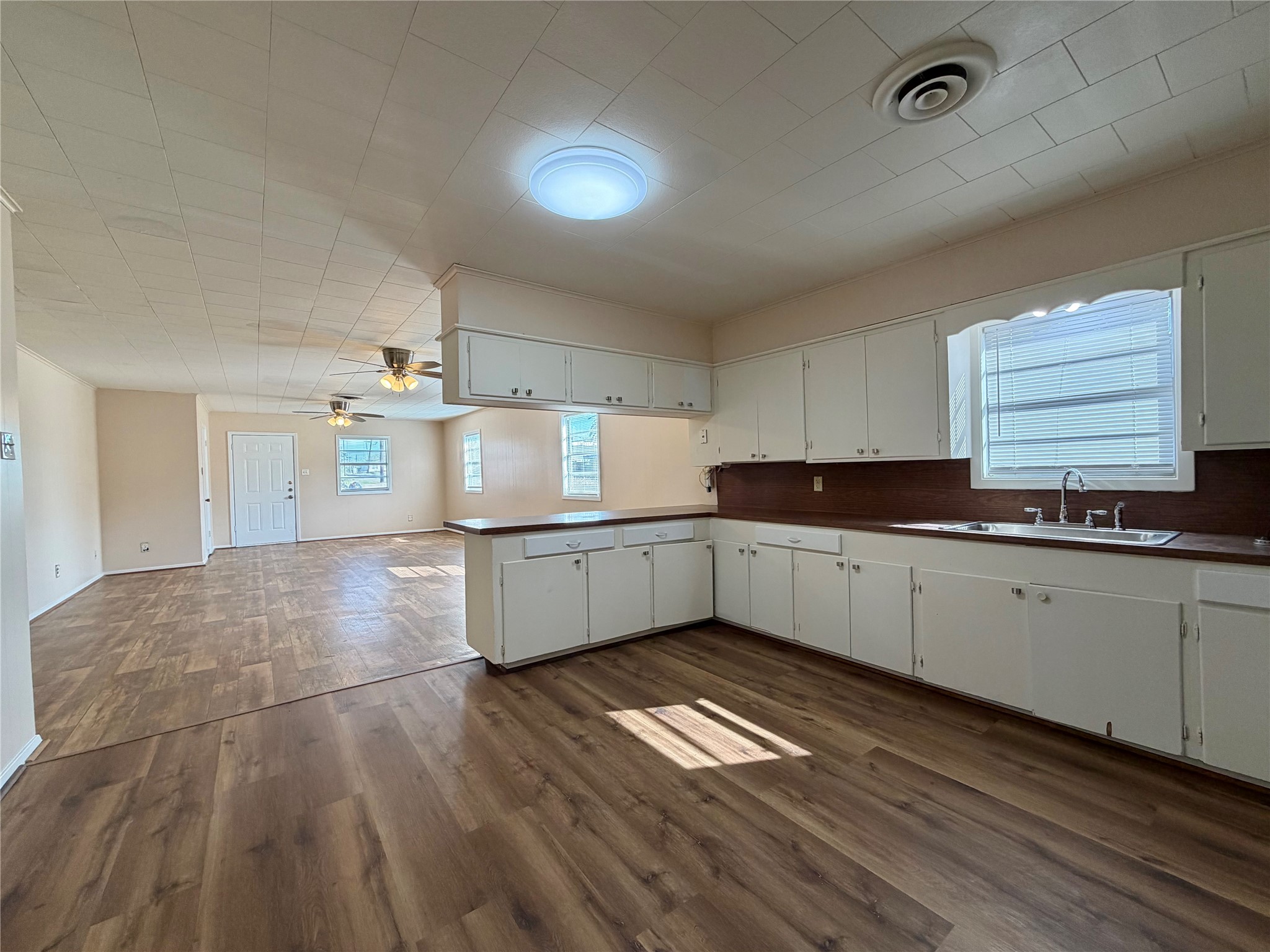 703 W 4th Street, Freeport, TX 77541