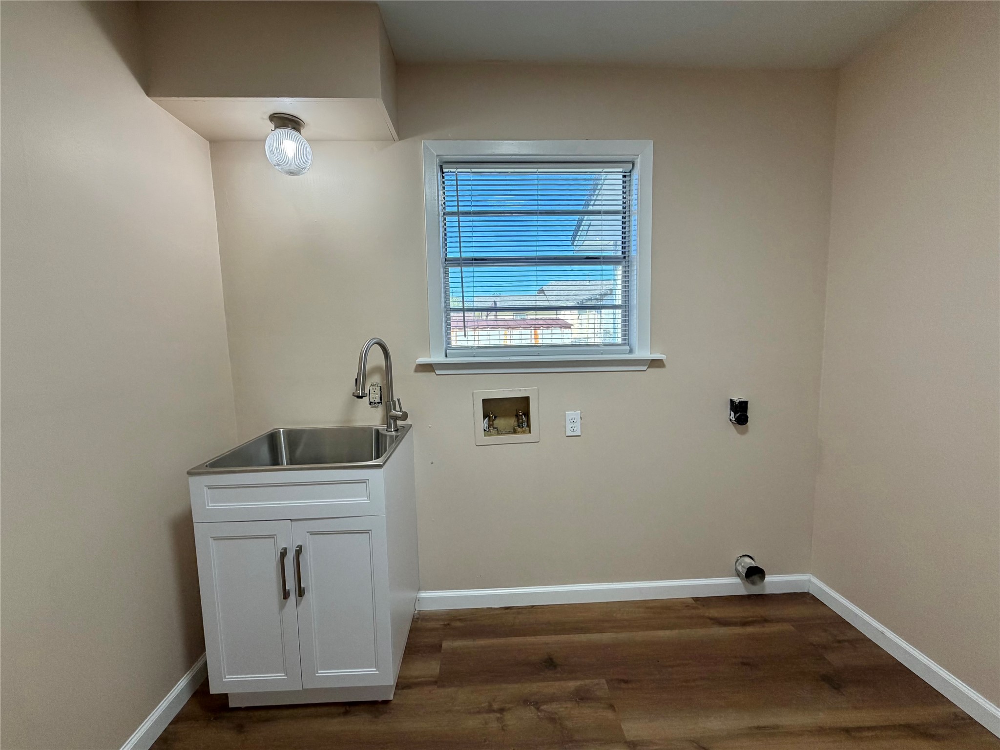 703 W 4th Street, Freeport, TX 77541