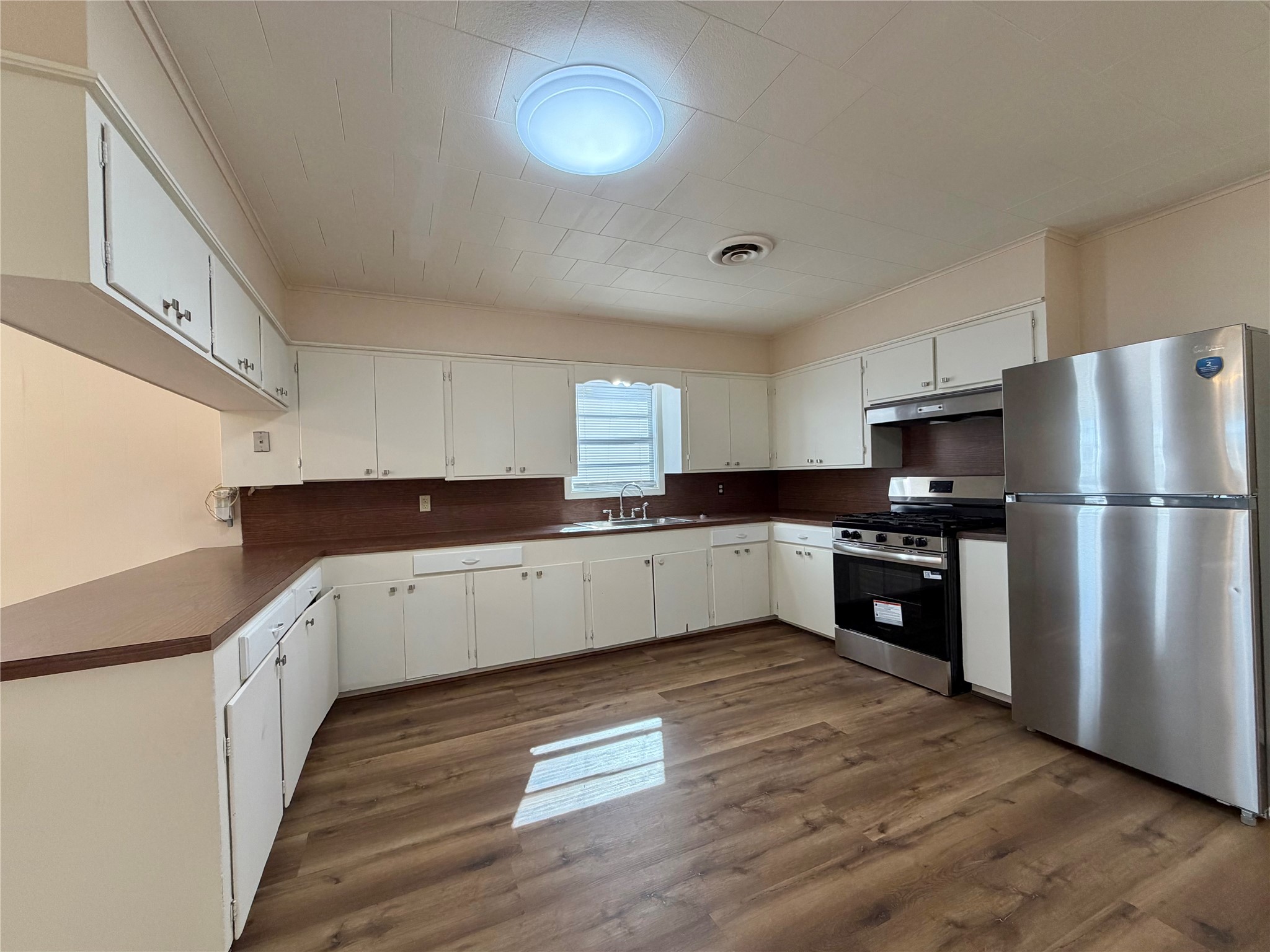 703 W 4th Street, Freeport, TX 77541