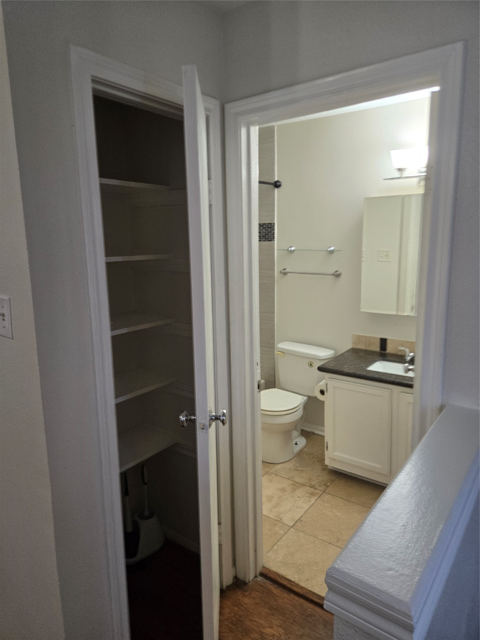 Bathroom Entry/Linen Closet