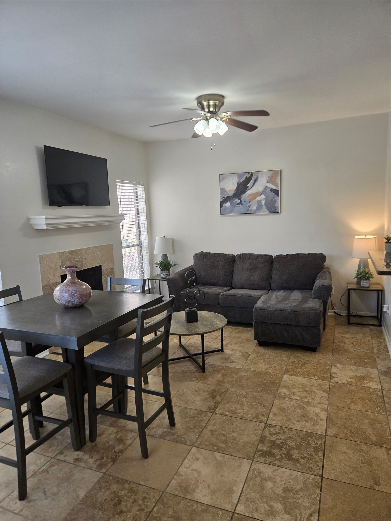 Dining/Living Area Dining/Living Area