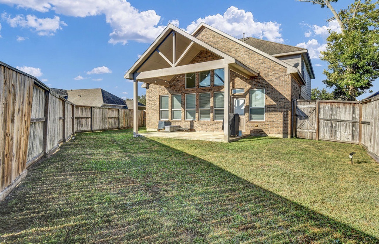 203 Canvasback Drive, Clute, TX 77531