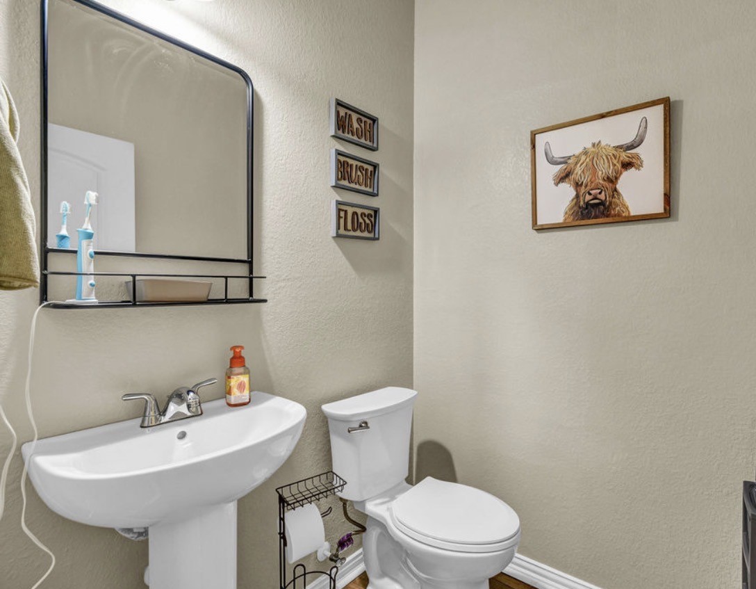203 Canvasback Drive, Clute, TX 77531