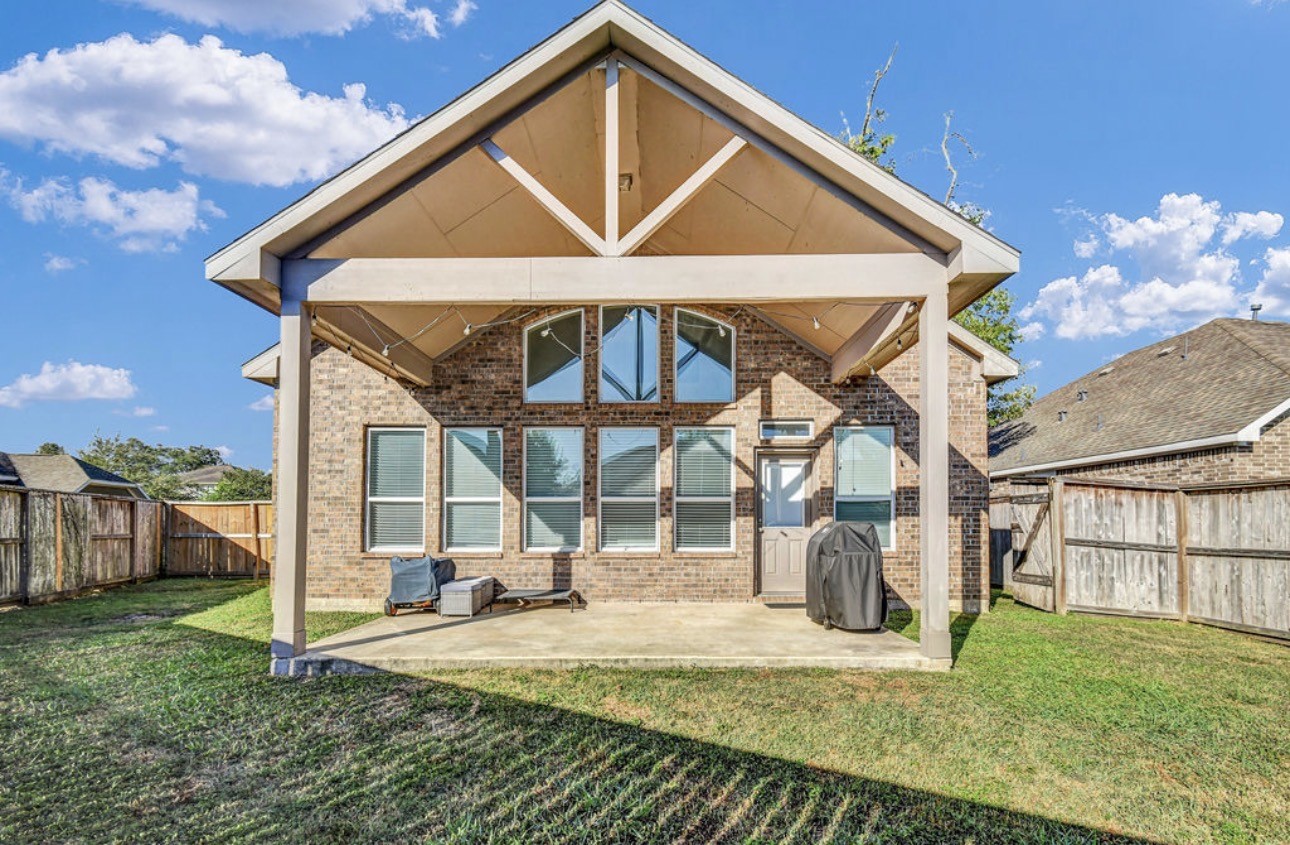 203 Canvasback Drive, Clute, TX 77531
