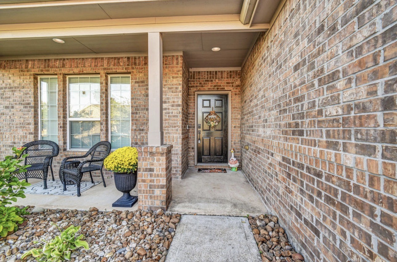 203 Canvasback Drive, Clute, TX 77531