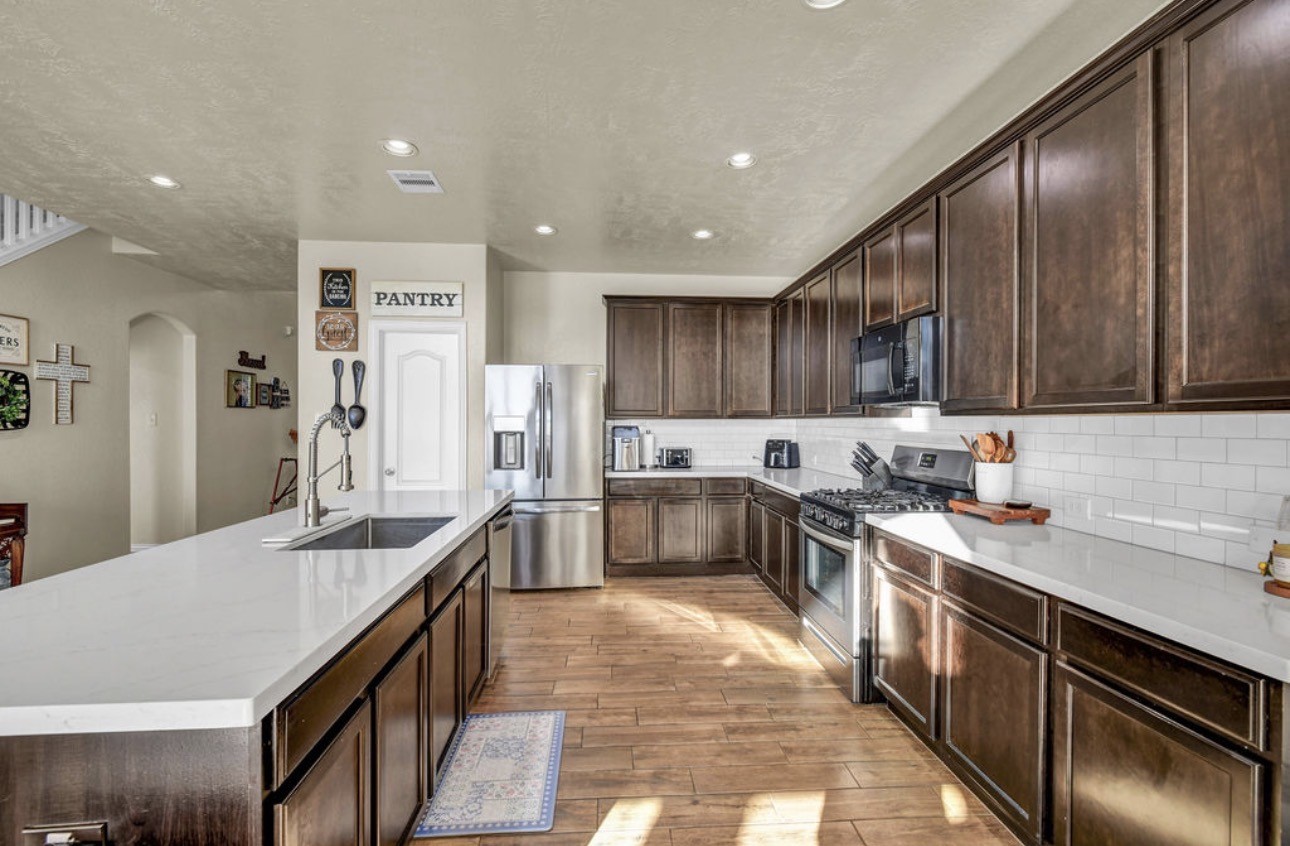 203 Canvasback Drive, Clute, TX 77531 203 Canvasback Drive, Clute, TX 77531