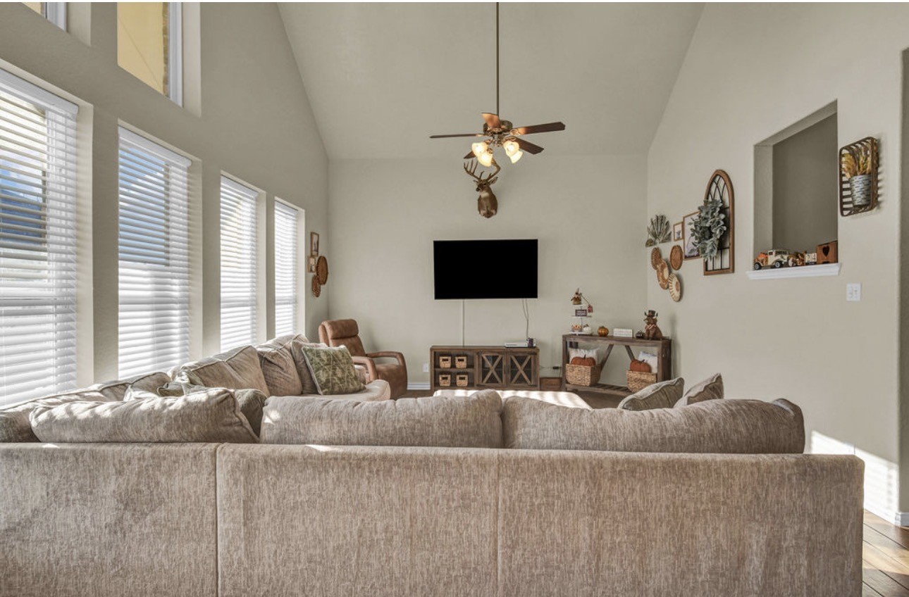 203 Canvasback Drive, Clute, TX 77531