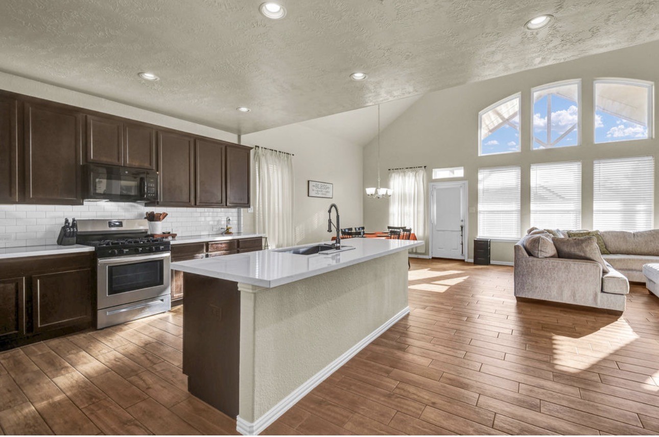 203 Canvasback Drive, Clute, TX 77531 203 Canvasback Drive, Clute, TX 77531