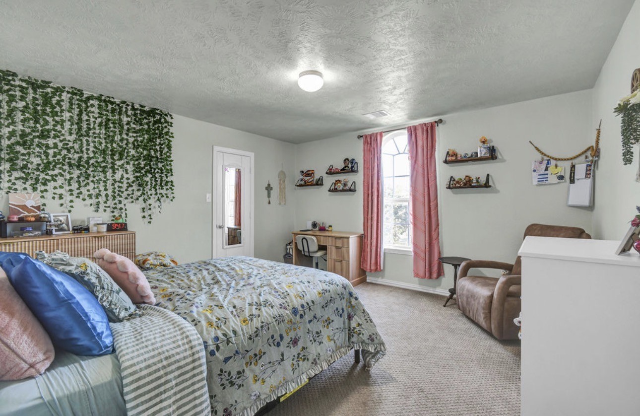 203 Canvasback Drive, Clute, TX 77531