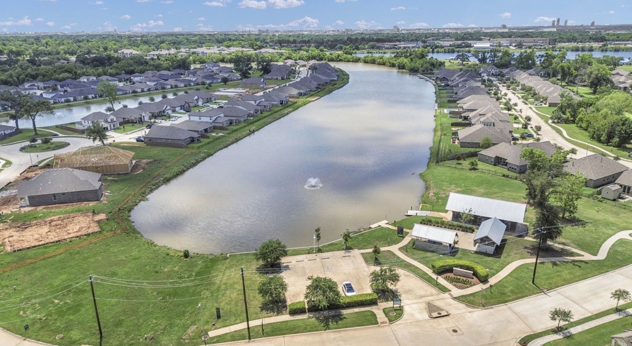 203 Canvasback Drive, Clute, TX 77531