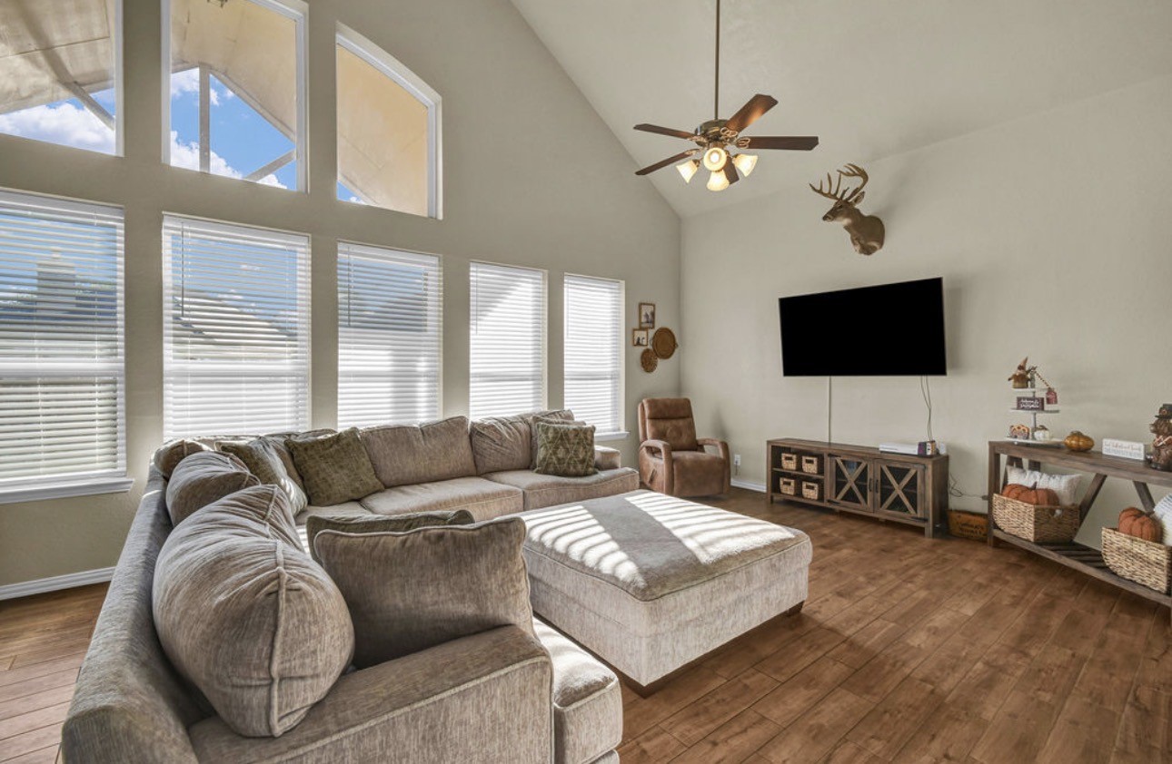 203 Canvasback Drive, Clute, TX 77531