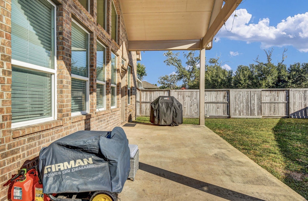203 Canvasback Drive, Clute, TX 77531