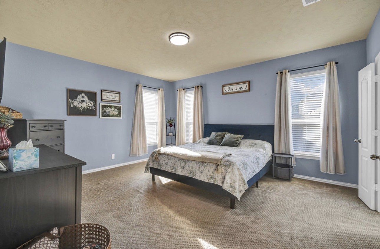 203 Canvasback Drive, Clute, TX 77531