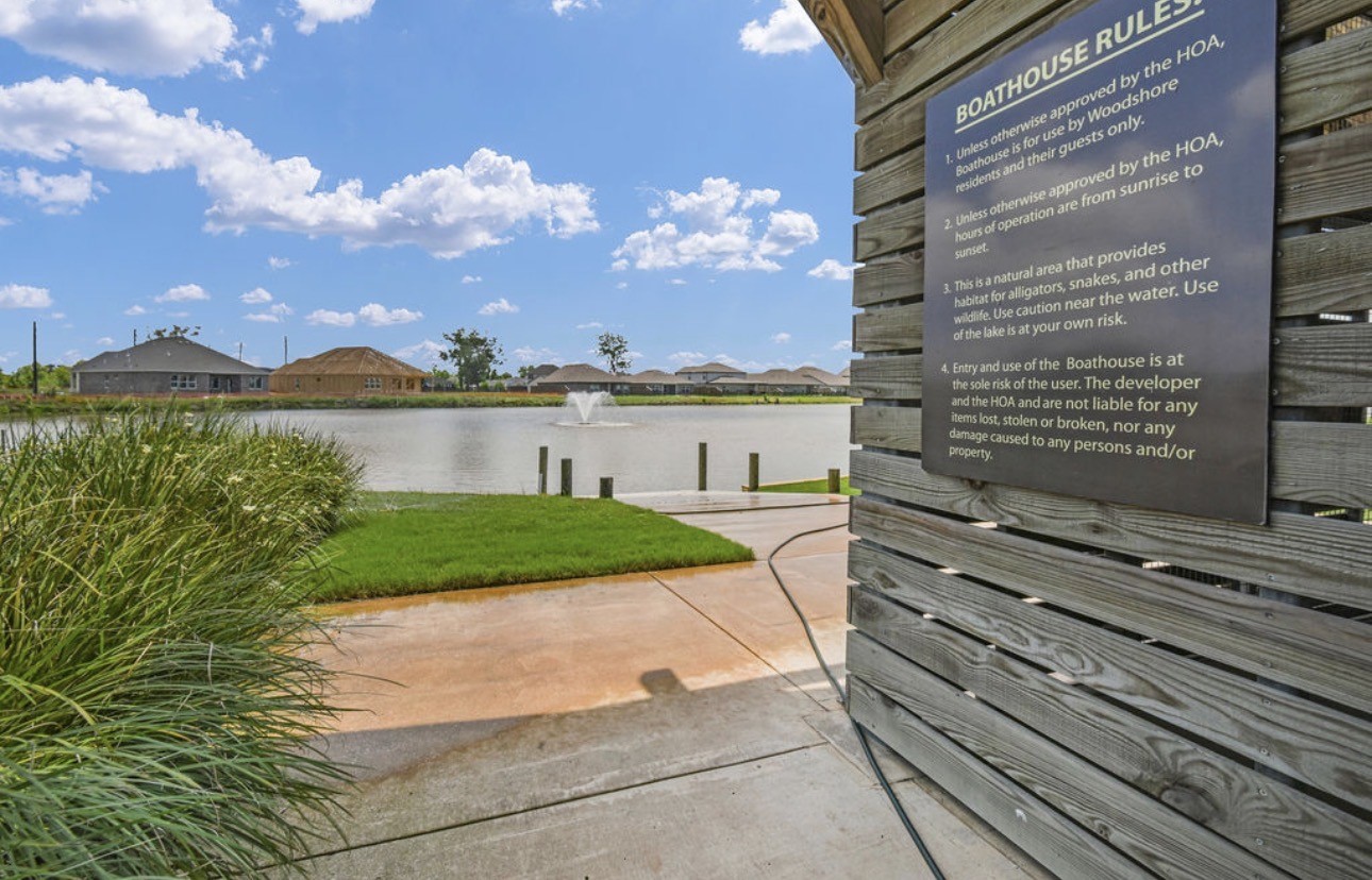 203 Canvasback Drive, Clute, TX 77531
