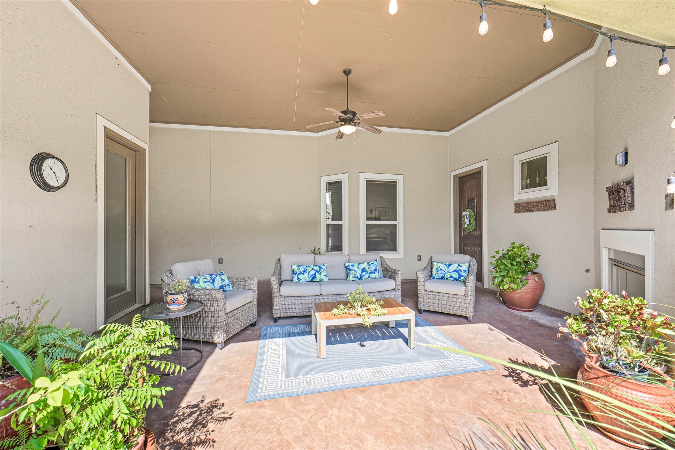The perfect spot for your morning coffee and entertaining. The perfect spot for your morning coffee and entertaining.