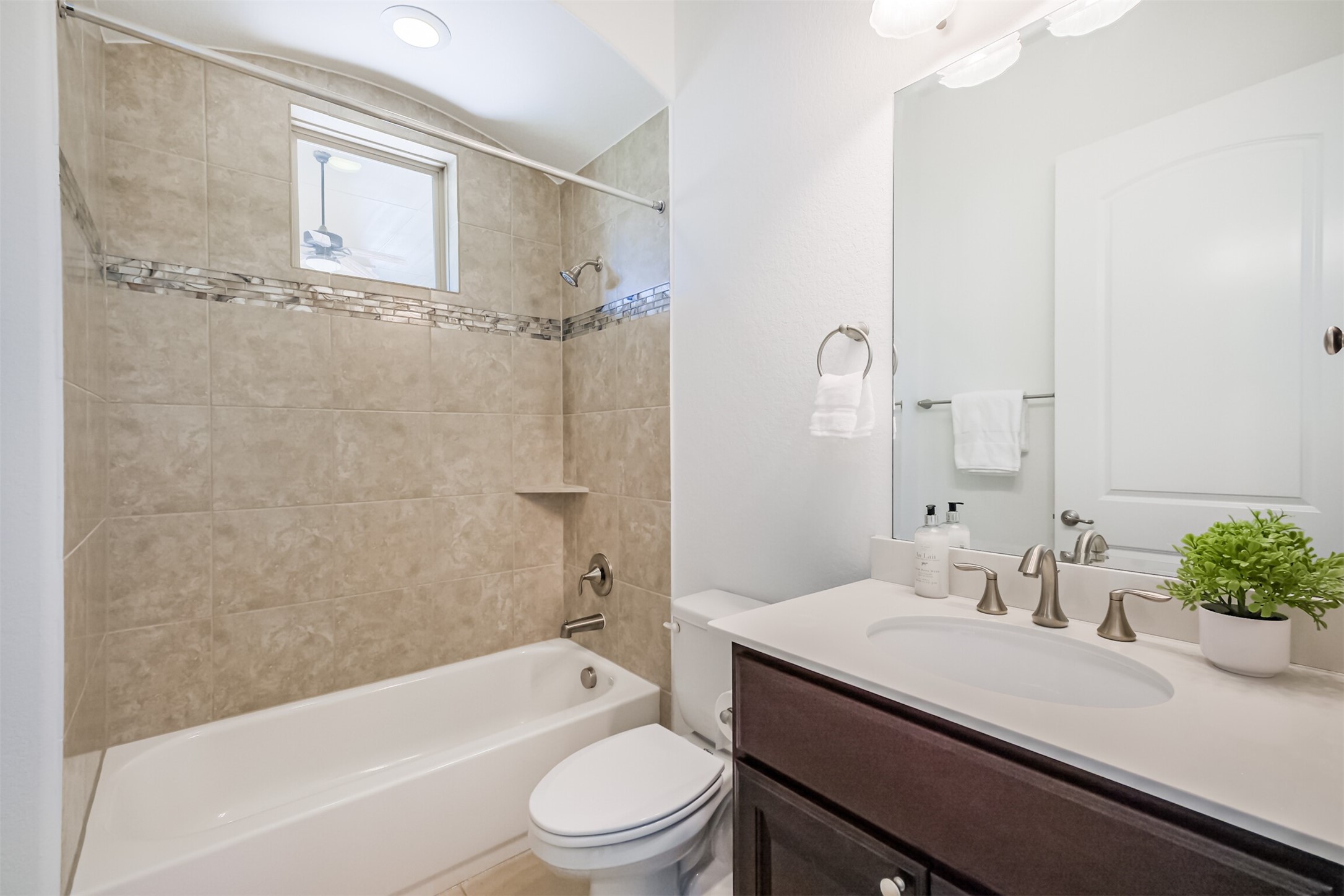Private ensuite for the study/secondary bedroom