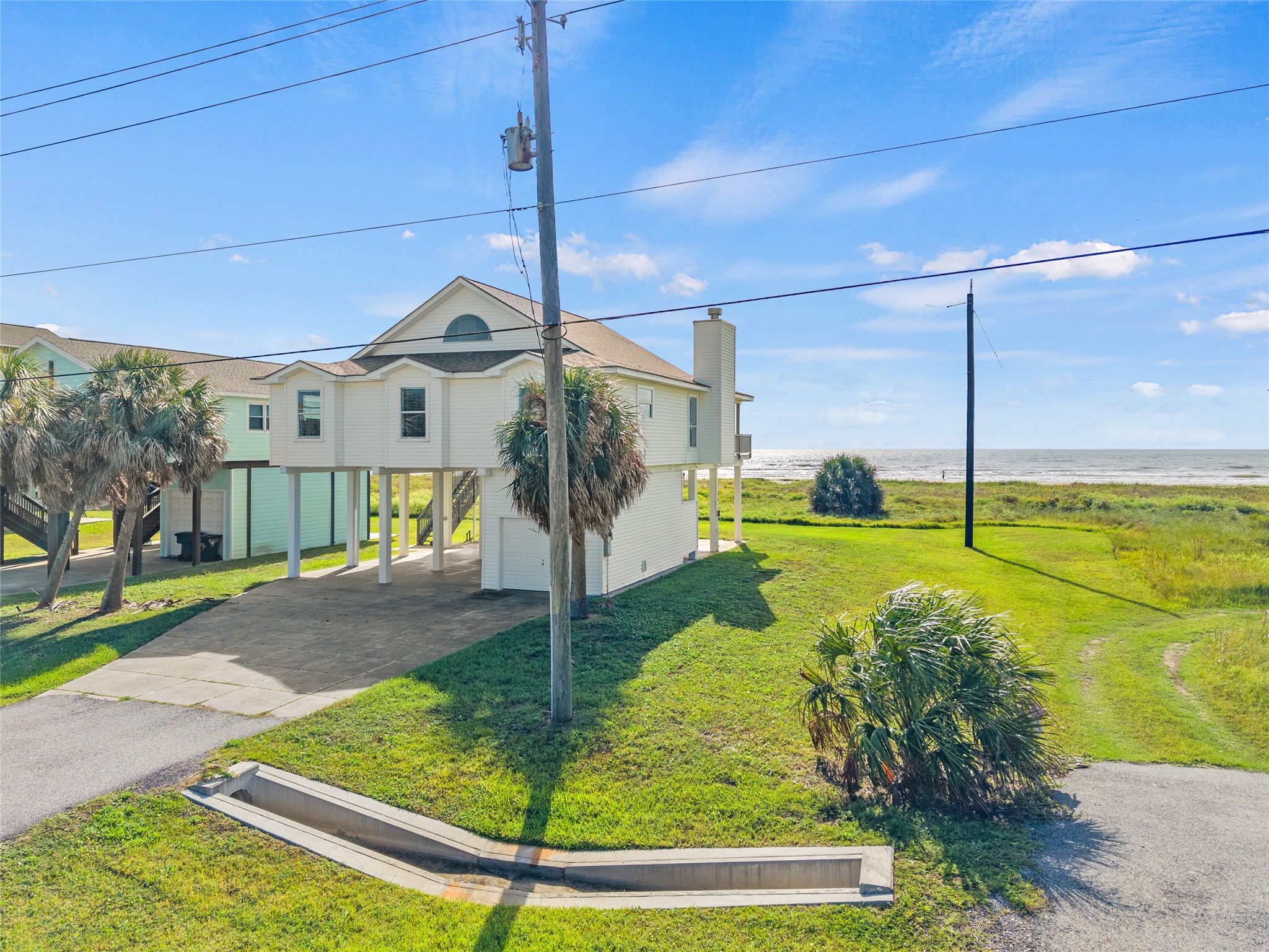 Beachfront house offers that coastal lifestyle you are looking for.