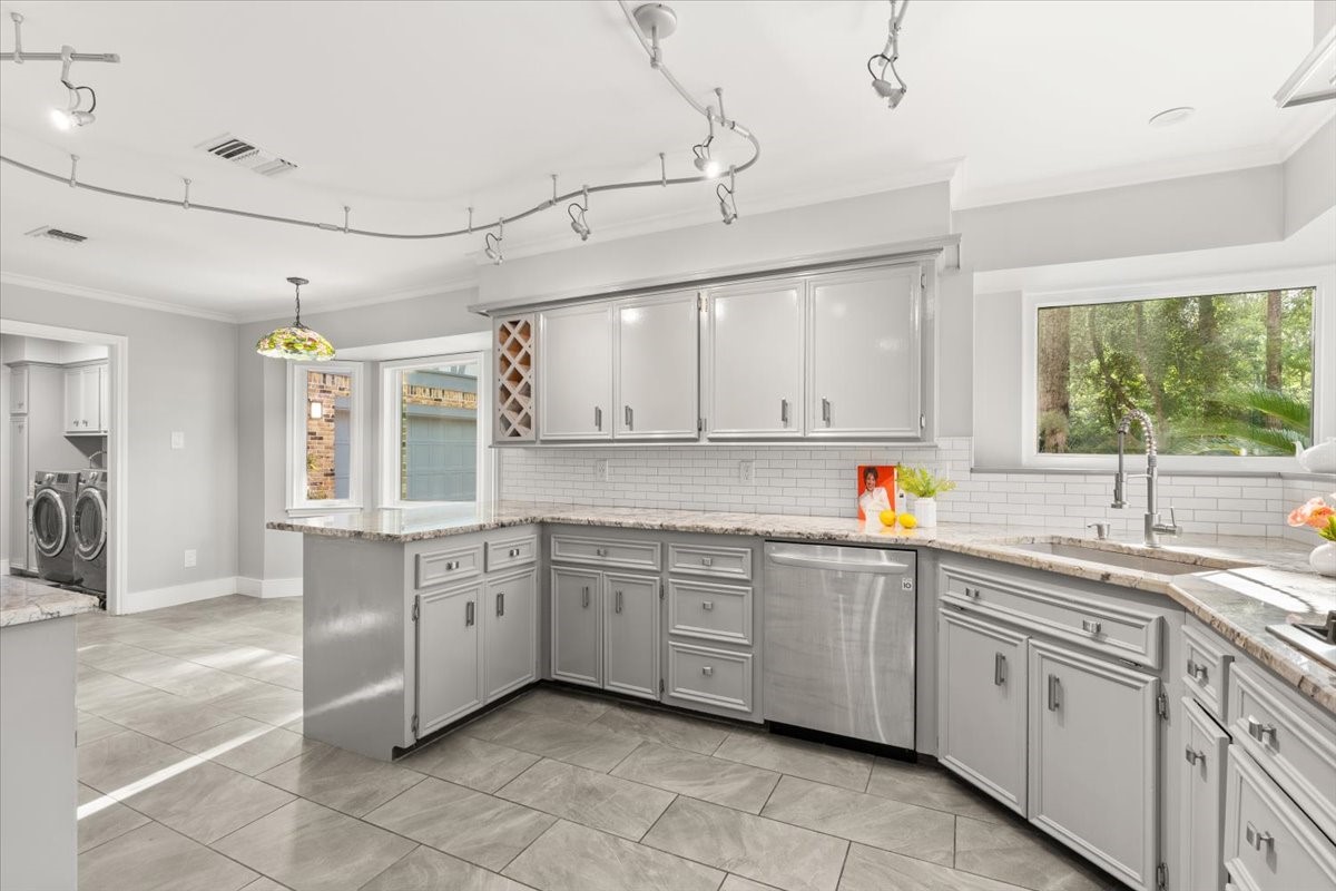 2106 Thousand Pines Drive, Houston, TX 77339