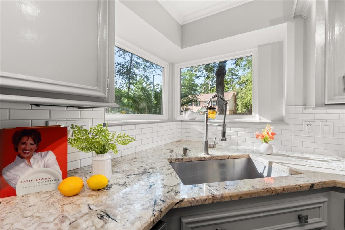 2106 Thousand Pines Drive, Houston, TX 77339